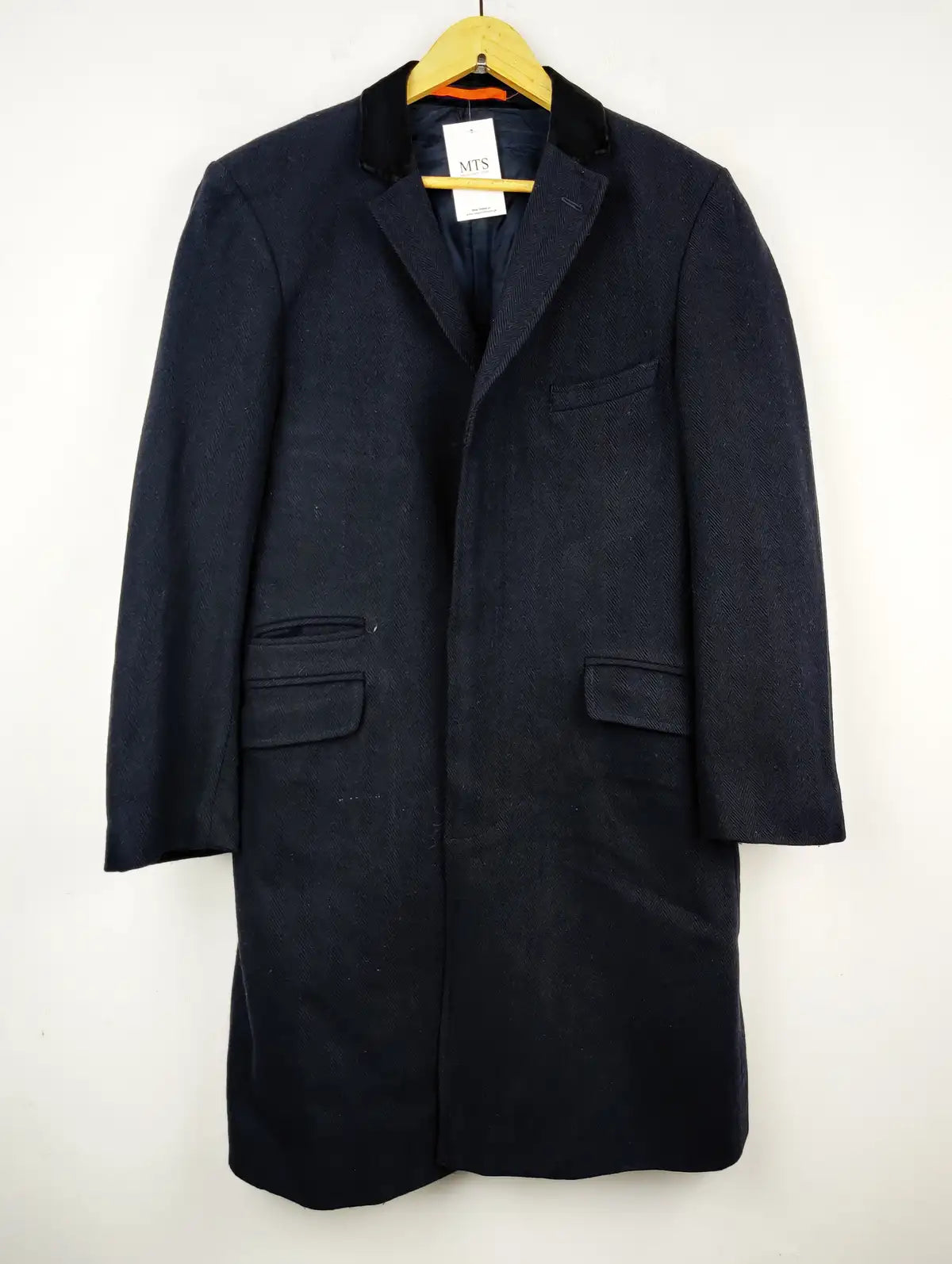Buy online pre-used pre-loved 100% authentic & Original branded Ben Sherman (CB-199) available in Pakistan. Top international brands avilable.