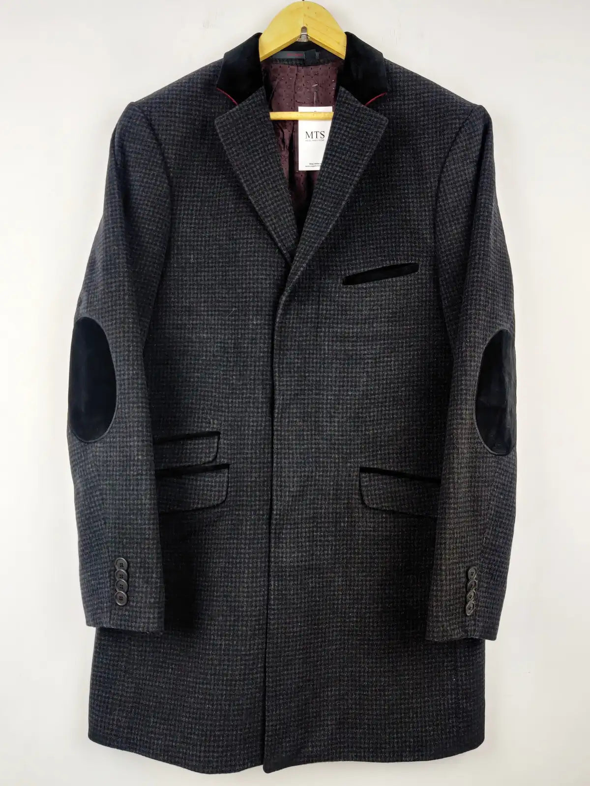Buy online pre-used pre-loved 100% authentic & Original branded Ted Baker (CB-245) available in Pakistan. Top international brands avilable.