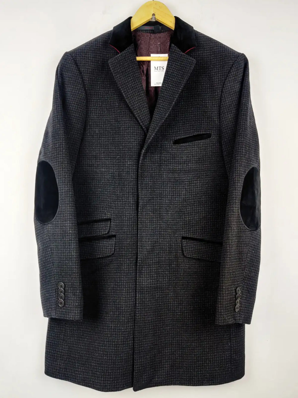 Buy online pre-used pre-loved 100% authentic & Original branded Ted Baker (CB-245) available in Pakistan. Top international brands avilable.