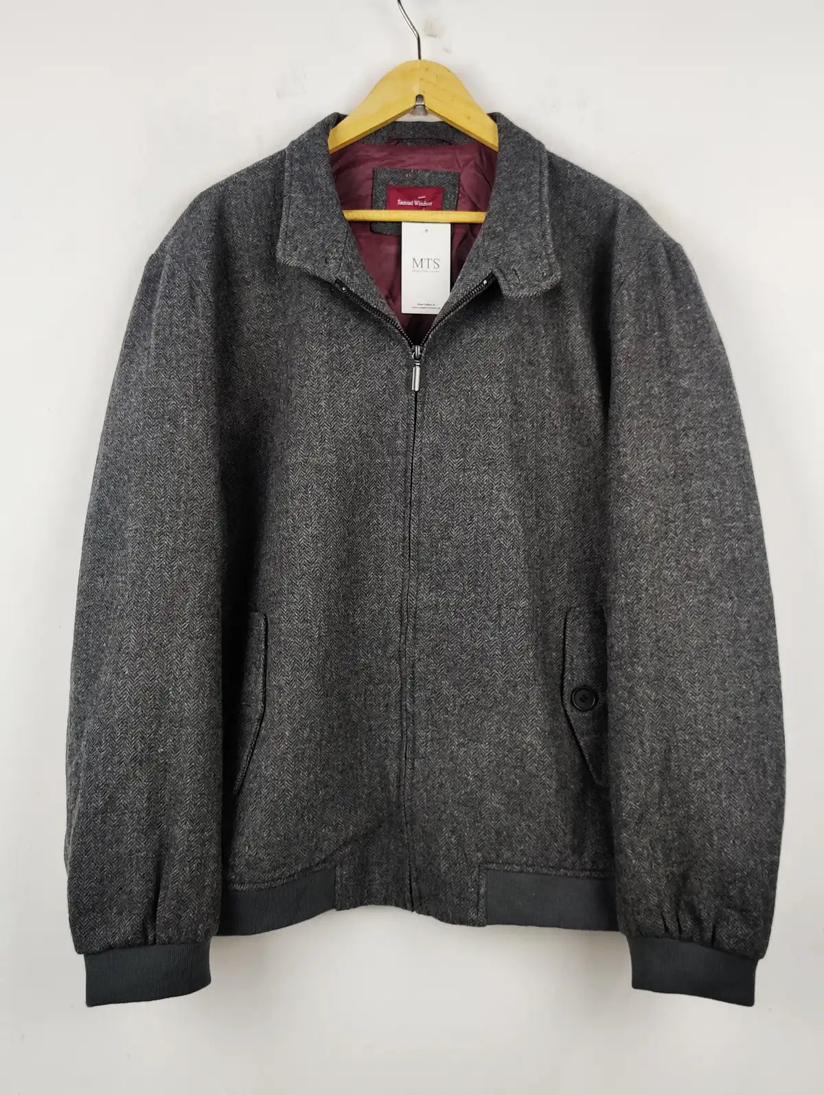 Buy online pre-used pre-loved 100% authentic & Original branded Samuel Windsor (CB-251) available in Pakistan. Top international brands avilable.