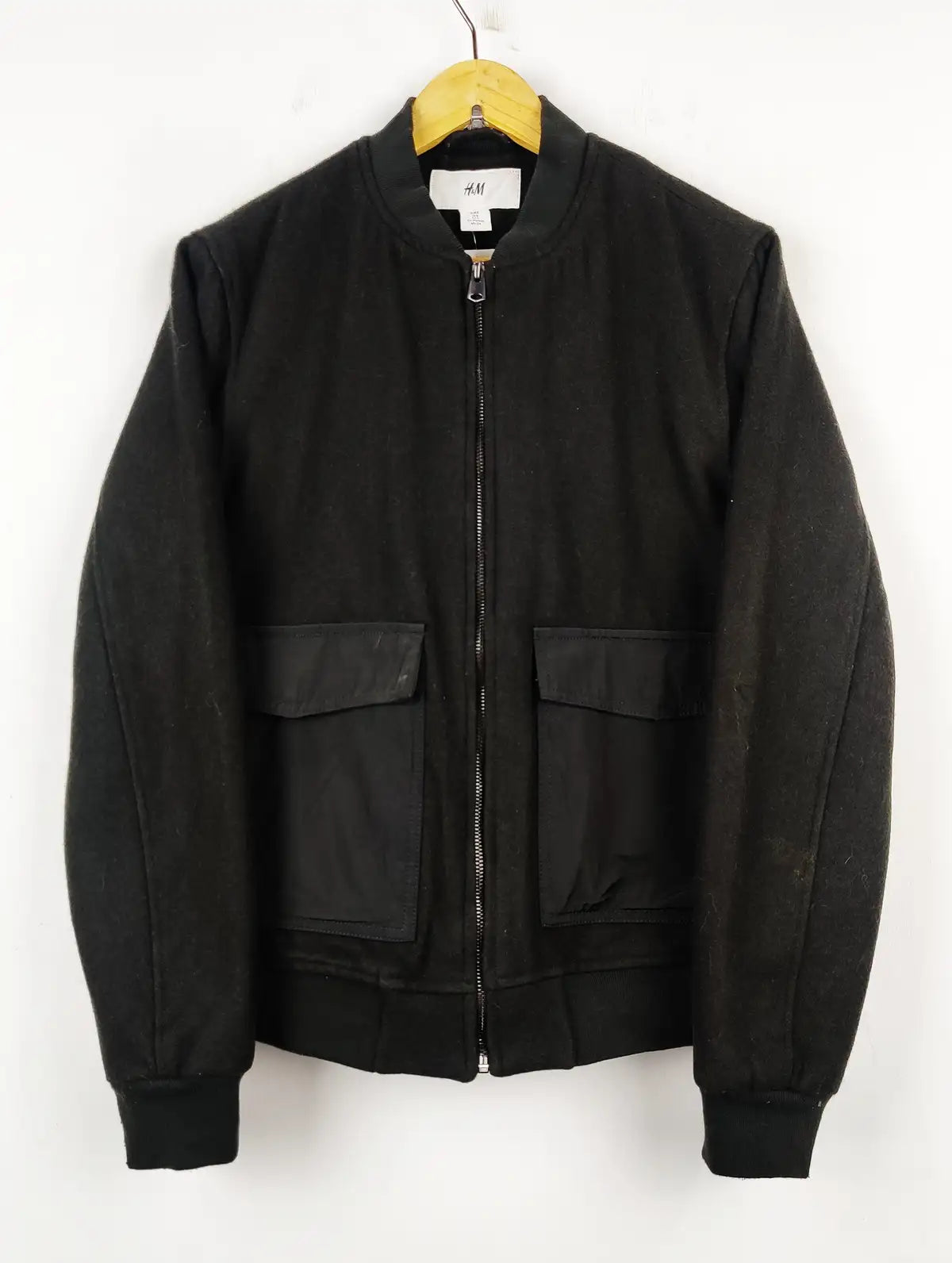 Buy online pre-used pre-loved 100% authentic & Original branded H&M (CB-267) available in Pakistan. Top international brands avilable.