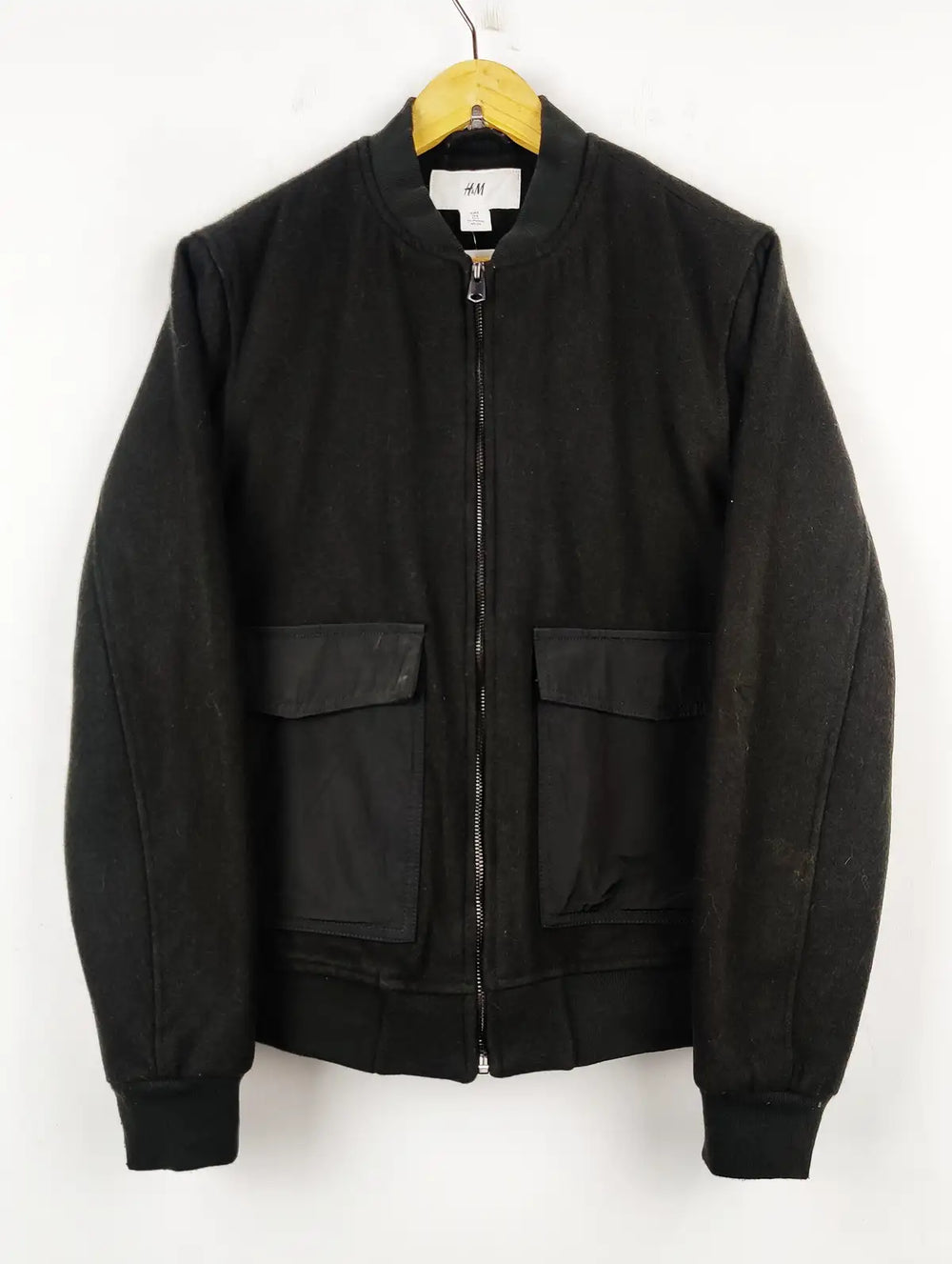 Buy online pre-used pre-loved 100% authentic & Original branded H&M (CB-267) available in Pakistan. Top international brands avilable.