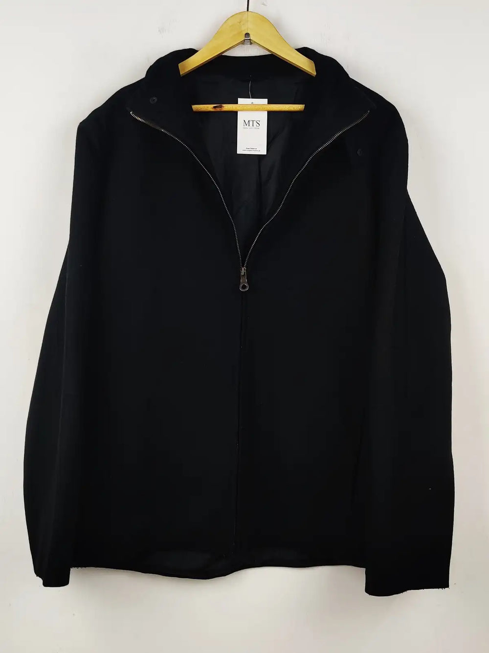 Buy online pre-used pre-loved 100% authentic & Original branded Burton (CB-315) available in Pakistan. Top international brands avilable.