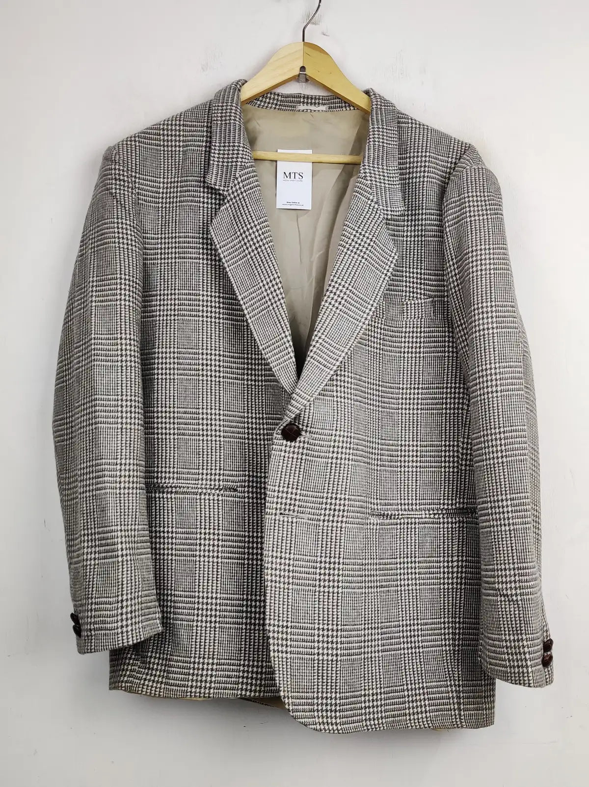 Buy online pre-used pre-loved 100% authentic & Original branded Bruce Corman (CB-341) available in Pakistan. Top international brands avilable.