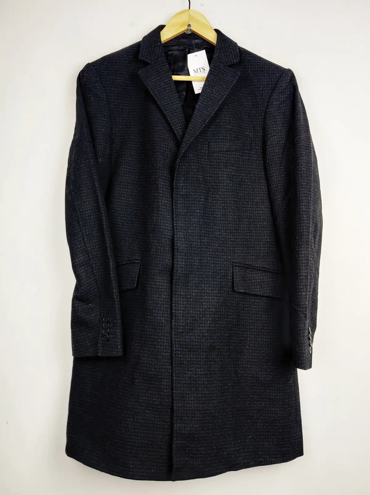 Buy online pre-used pre-loved 100% authentic & Original branded Ben Sherman (CB-350) available in Pakistan. Top international brands avilable.