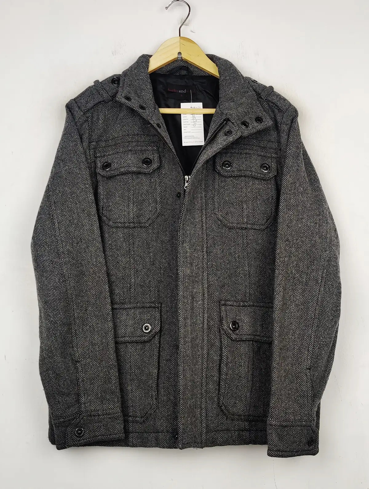 Buy online pre-used pre-loved 100% authentic & Original branded Butler & Webb (CB-353) available in Pakistan. Top international brands avilable.