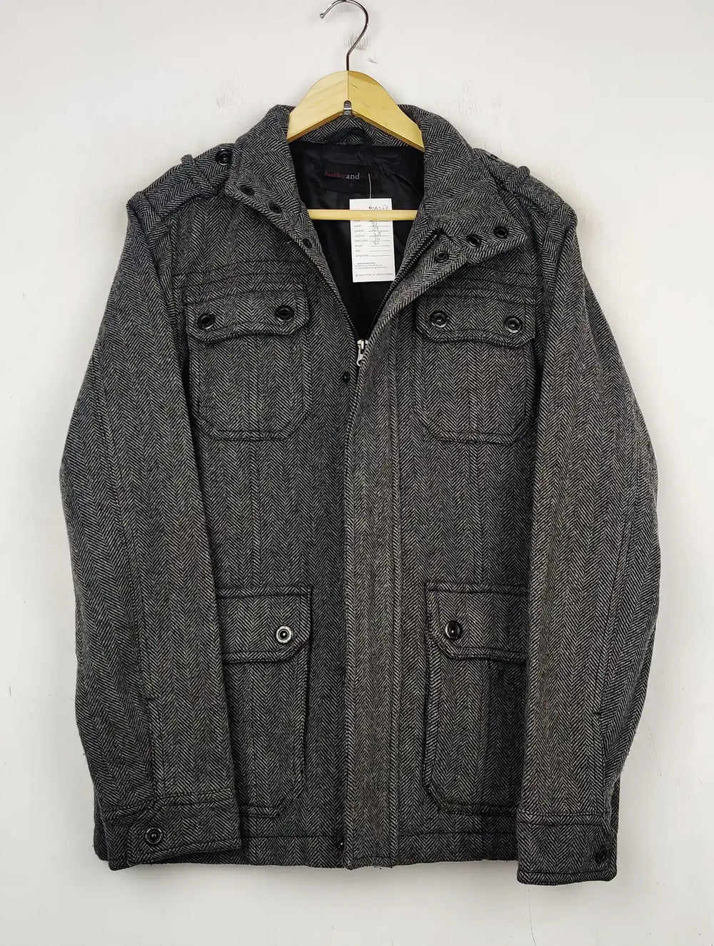 Buy online pre-used pre-loved 100% authentic & Original branded Butler & Webb (CB-353) available in Pakistan. Top international brands avilable.