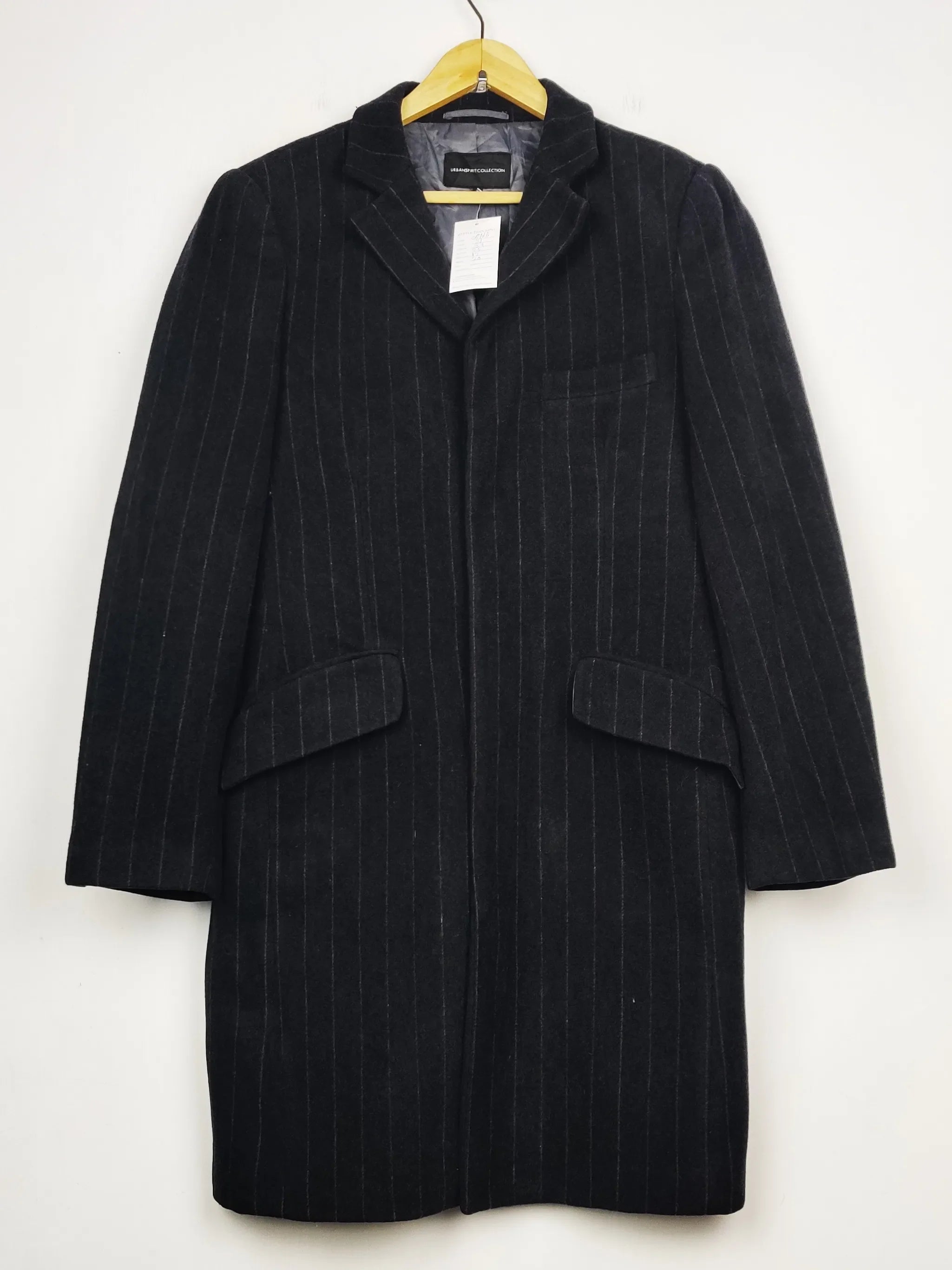 Buy online pre-used pre-loved 100% authentic & Original branded Urban Spirit Collection (CB-616) available in Pakistan. Top international brands avilable.