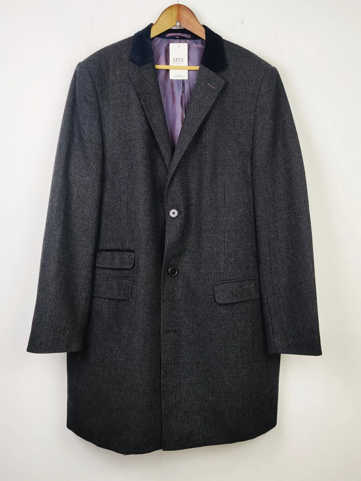 Buy online pre-used pre-loved 100% authentic & Original branded Moss (CB-81) available in Pakistan. Top international brands avilable.