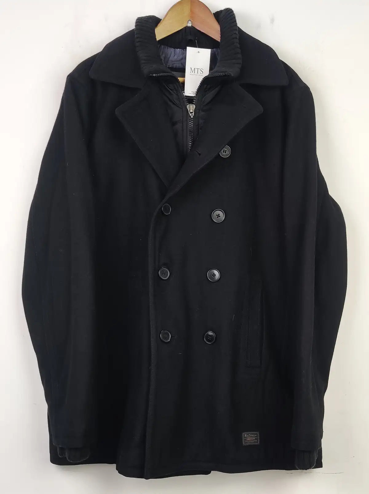 Buy online pre-used pre-loved 100% authentic & Original branded Ben Sherman (CB-87) available in Pakistan. Top international brands avilable.