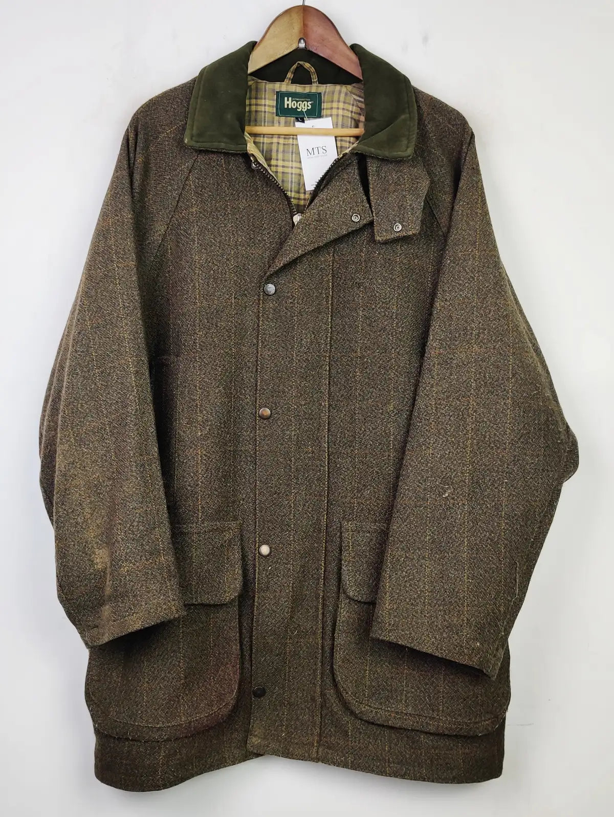 Buy online pre-used pre-loved 100% authentic & Original branded Hoggs (CB-88) available in Pakistan. Top international brands avilable.