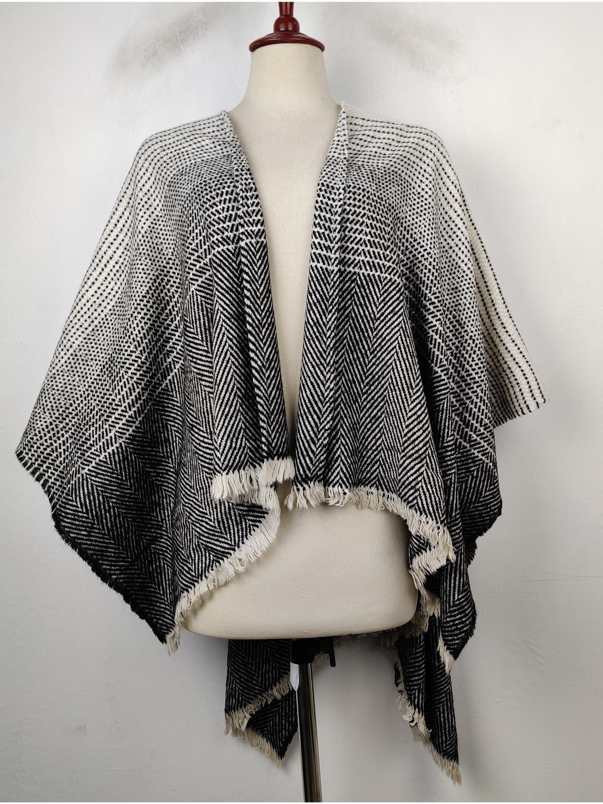 Buy online pre-used pre-loved 100% authentic & Original branded Unknown Brand (CS-1097) available in Pakistan. Top international brands avilable.