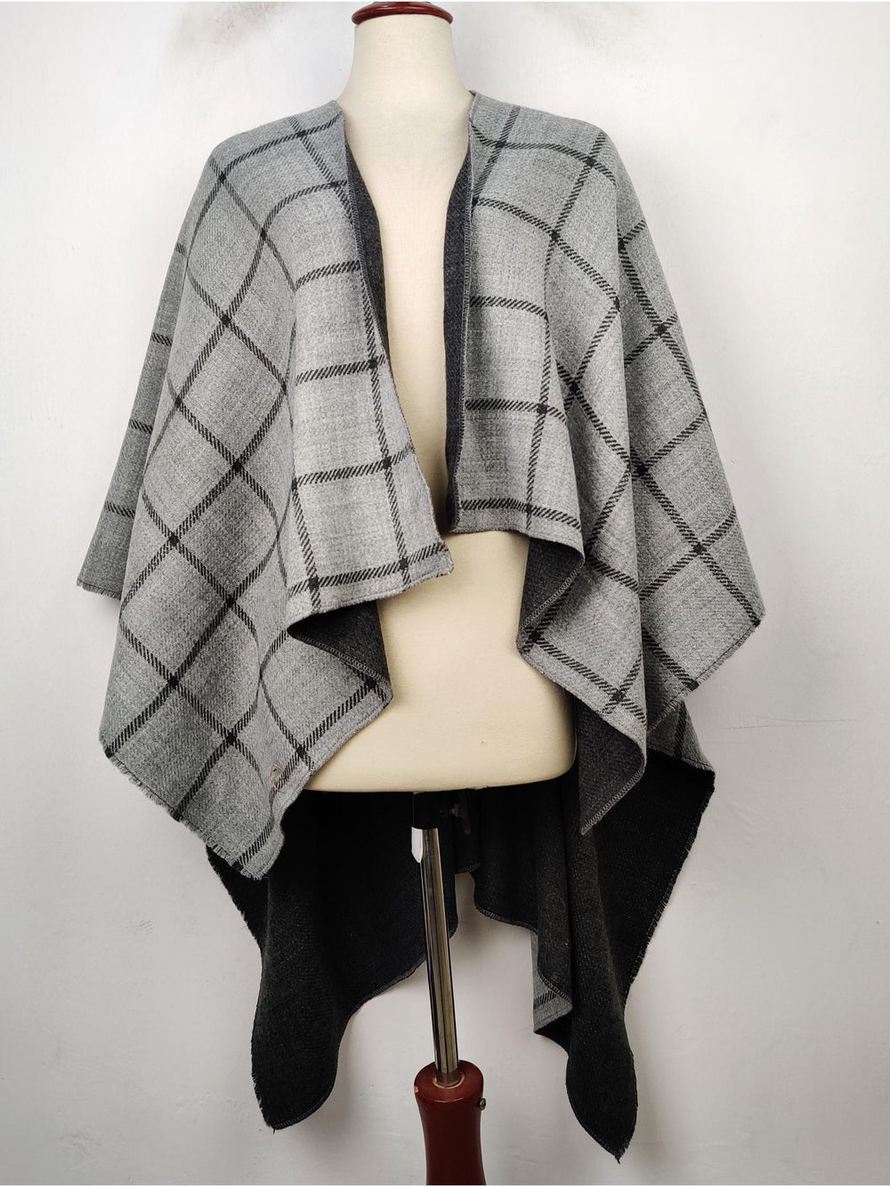 Buy online pre-used pre-loved 100% authentic & Original branded Unknown Brand (CS-1142) available in Pakistan. Top international brands avilable.