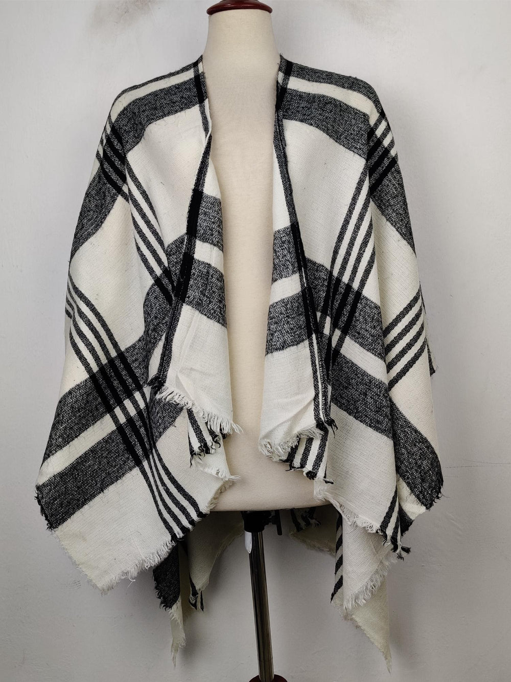 Buy online pre-used pre-loved 100% authentic & Original branded Unknown Brand (CS-1220) available in Pakistan. Top international brands avilable.