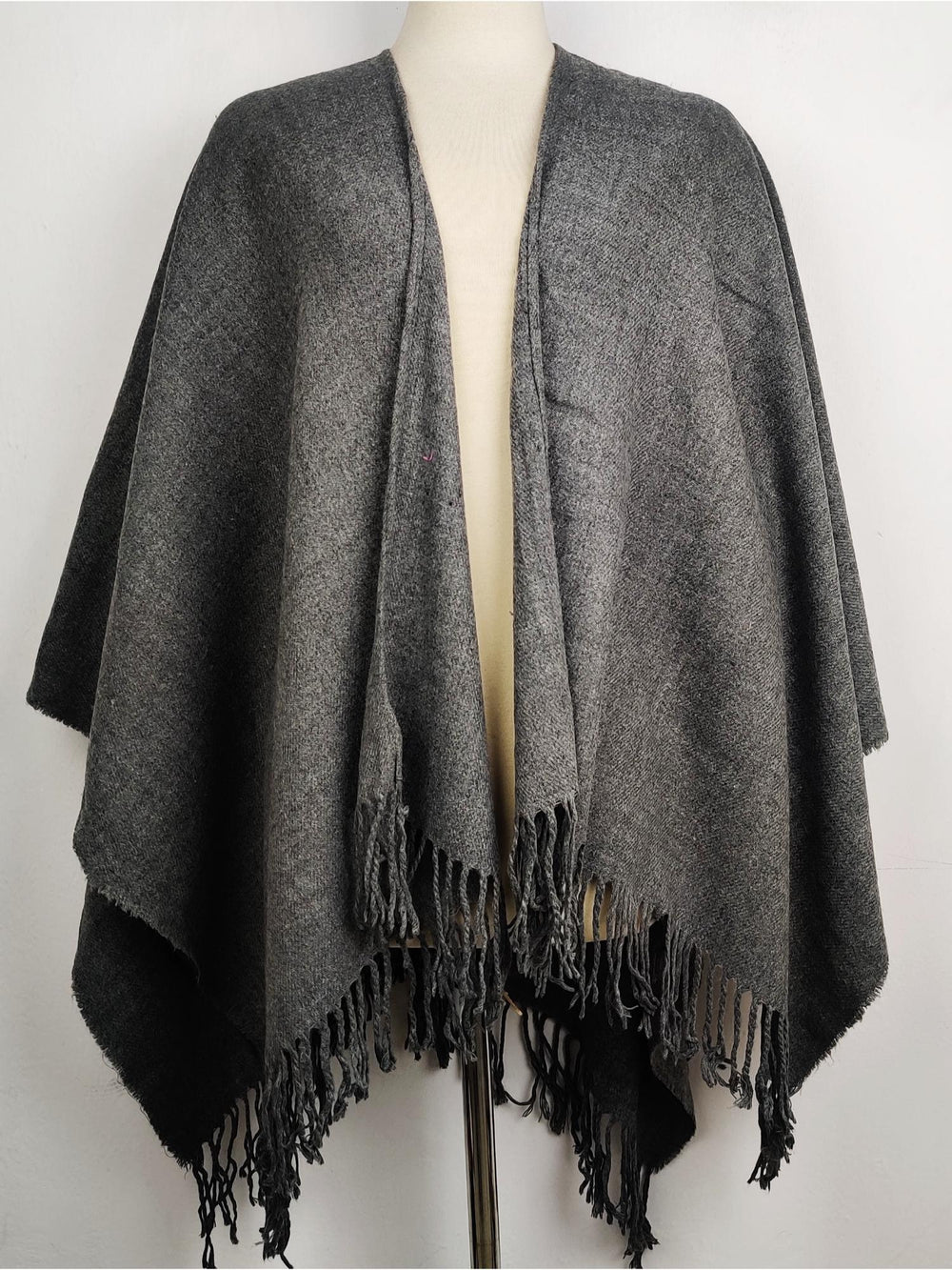 Buy online pre-used pre-loved 100% authentic & Original branded Unknown Brand (CS-1360) available in Pakistan. Top international brands avilable.