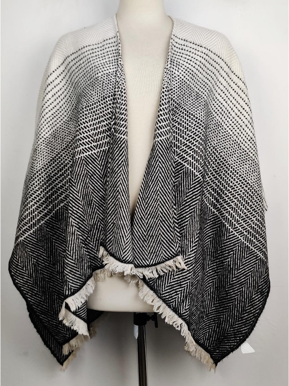 Buy online pre-used pre-loved 100% authentic & Original branded Banana Republic (CS-1393) available in Pakistan. Top international brands avilable.