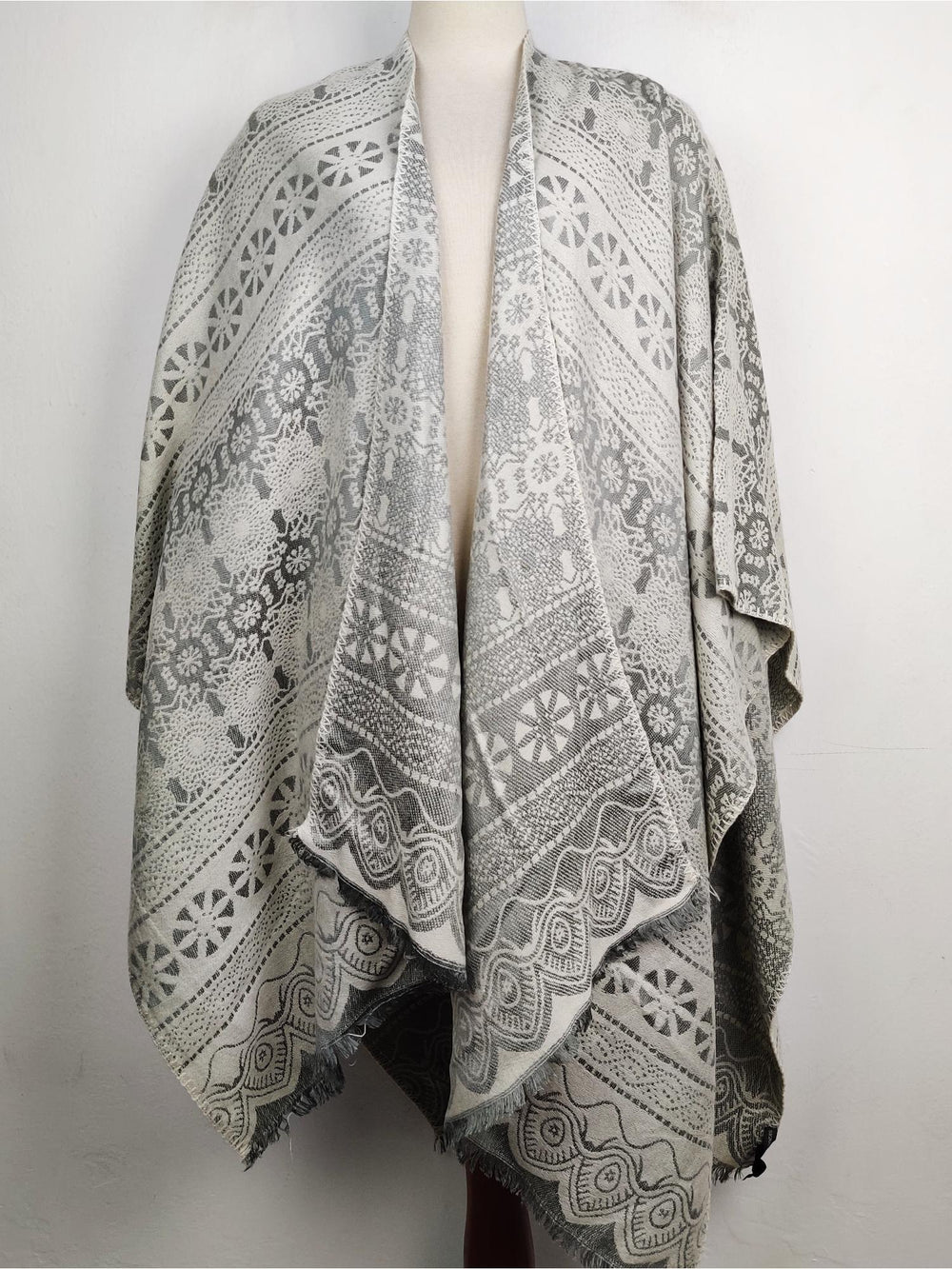 Buy online pre-used pre-loved 100% authentic & Original branded Signature Collection (CS-1409) available in Pakistan. Top international brands avilable.