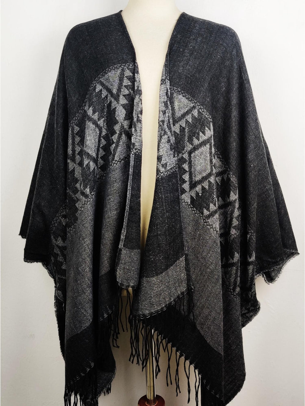 Buy online pre-used pre-loved 100% authentic & Original branded Unknown Brand (CS-1499) available in Pakistan. Top international brands avilable.