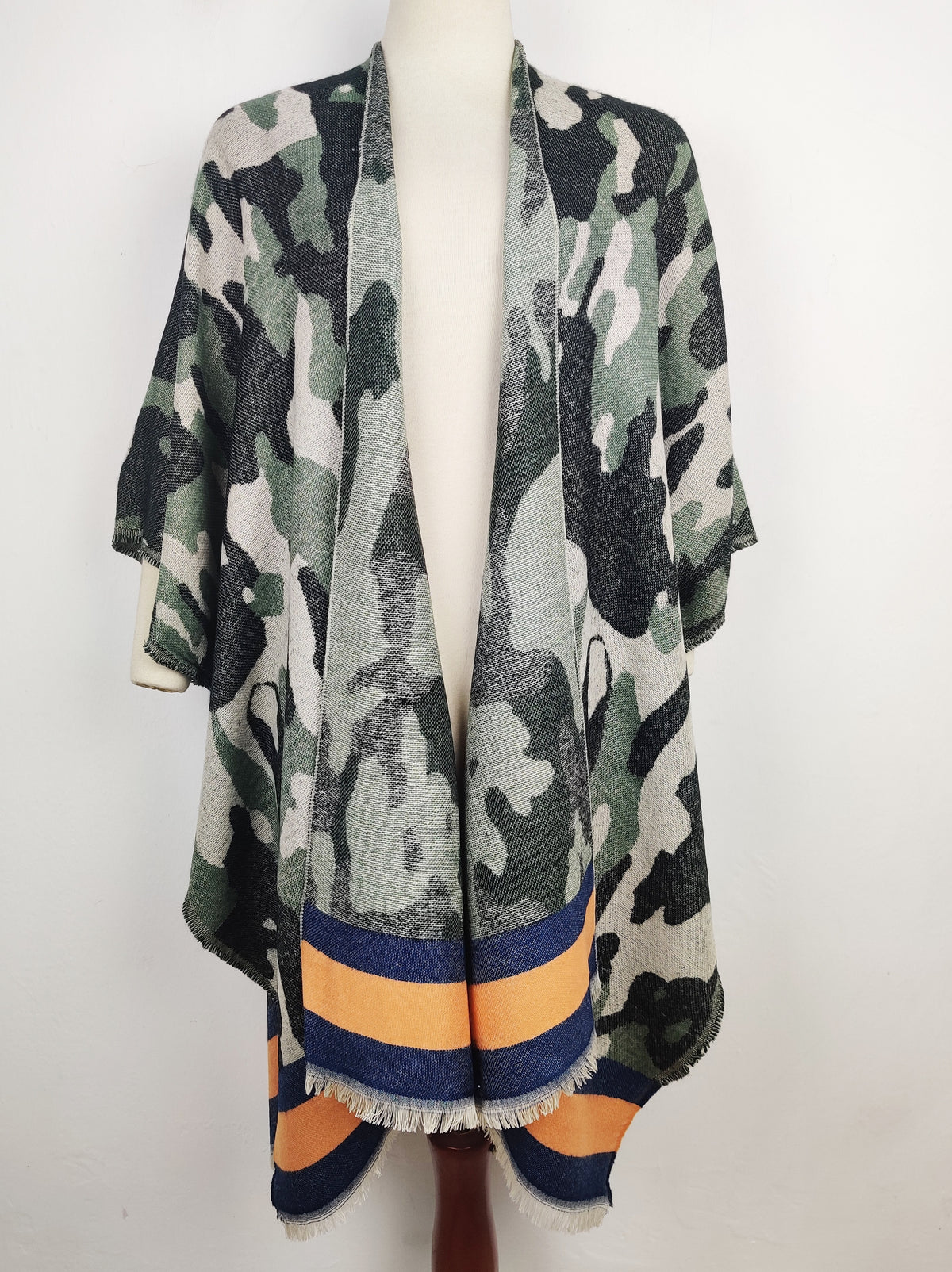 Buy online pre-used pre-loved 100% authentic & Original branded Do Everything In Love (CS-1653) available in Pakistan. Top international brands avilable.