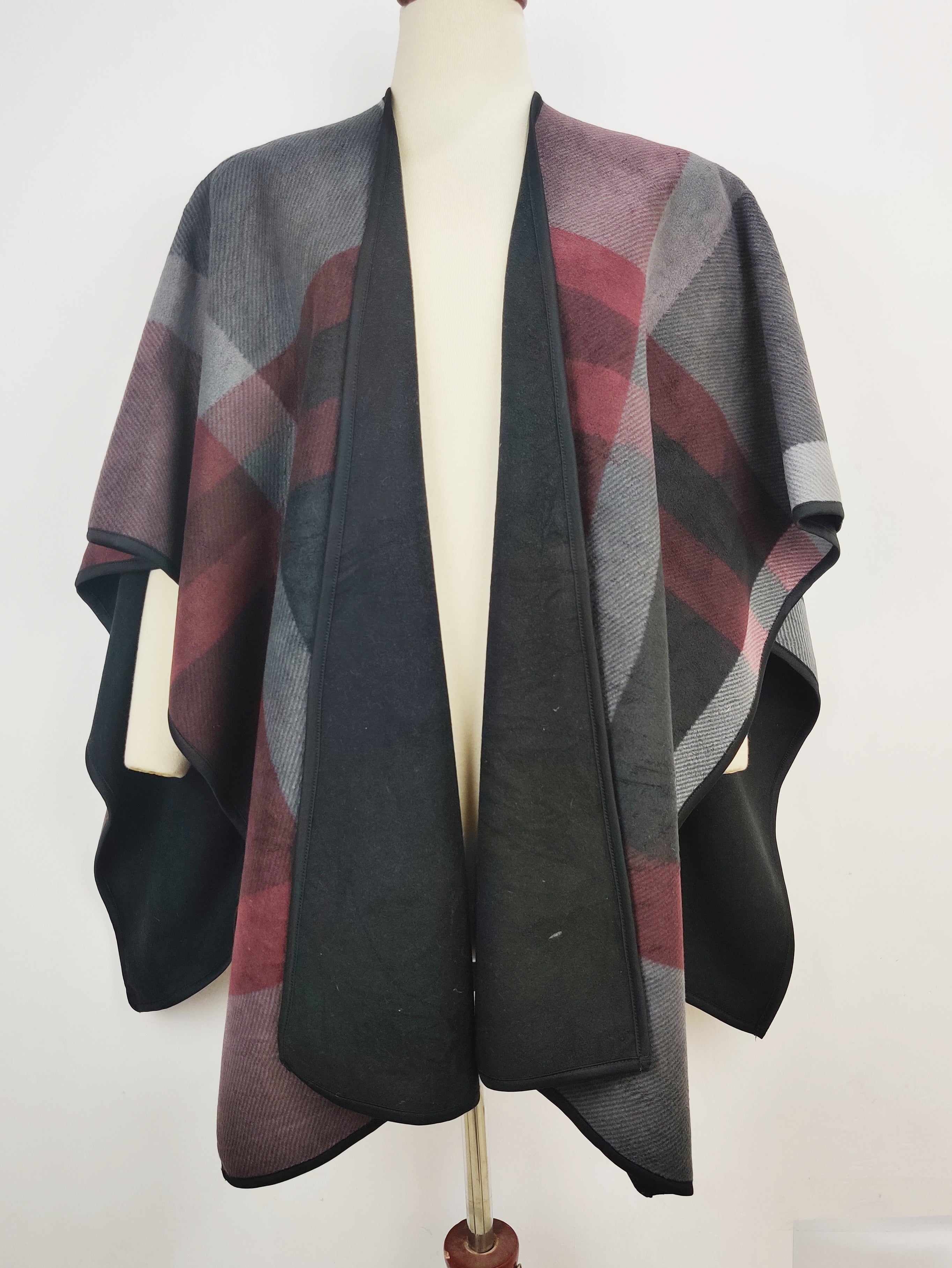 Buy online pre-used pre-loved 100% authentic & Original branded Ike Behar (CS-1666) available in Pakistan. Top international brands avilable.