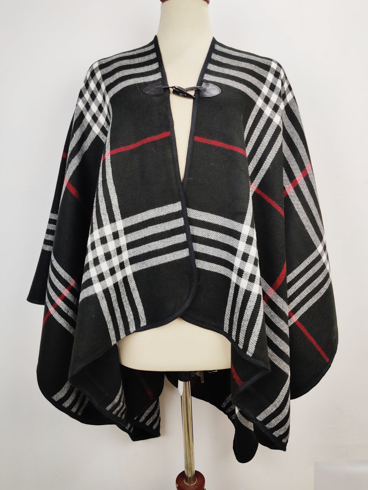 Buy online pre-used pre-loved 100% authentic & Original branded Charlotte Daniel (CS-1690) available in Pakistan. Top international brands avilable.