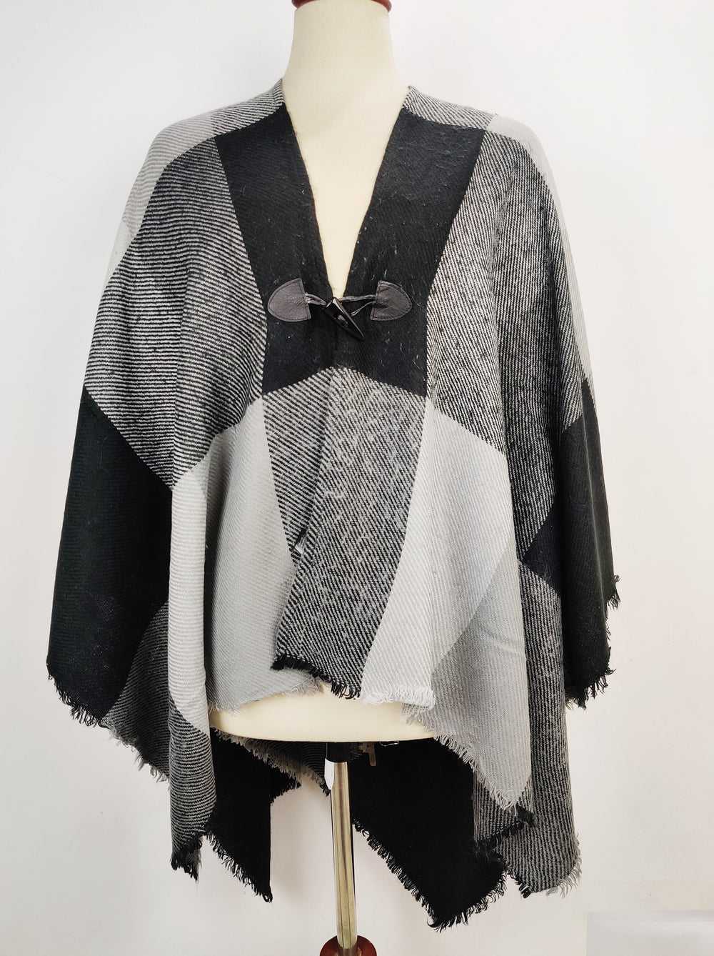 Buy online pre-used pre-loved 100% authentic & Original branded Unknown Brand (CS-1696) available in Pakistan. Top international brands avilable.