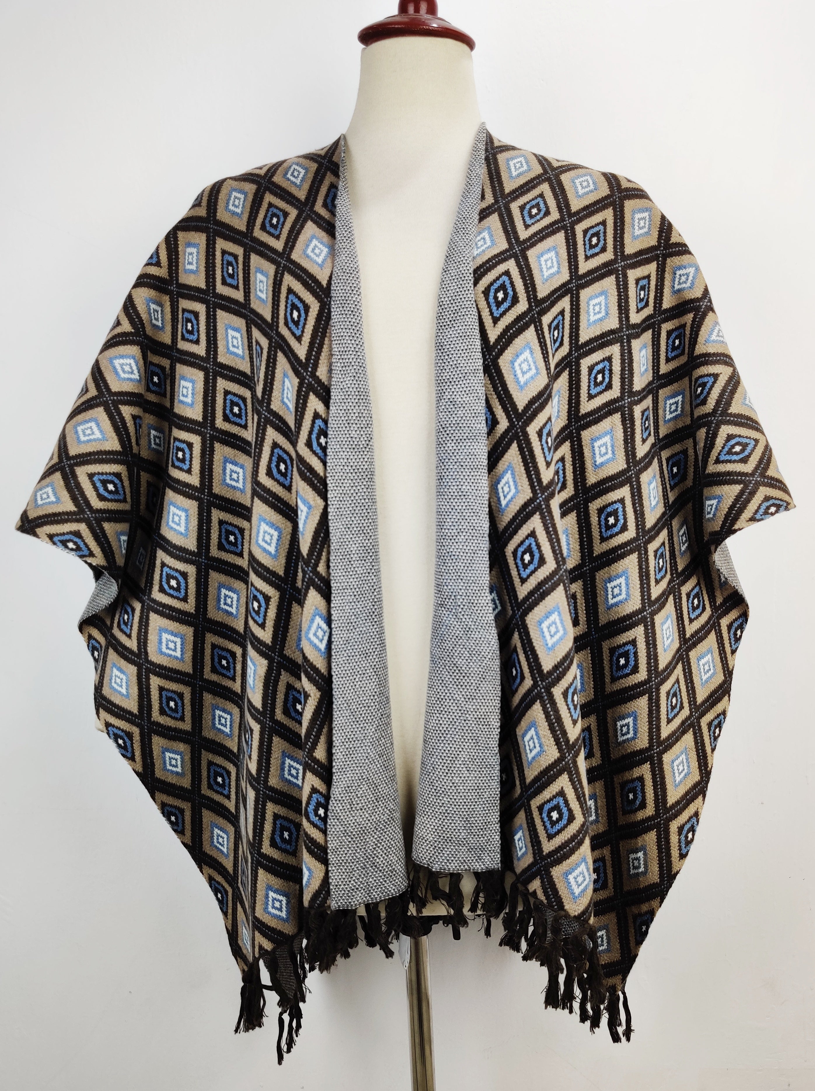 Buy online pre-used pre-loved 100% authentic & Original branded Unknown Brand (CS-1697) available in Pakistan. Top international brands avilable.