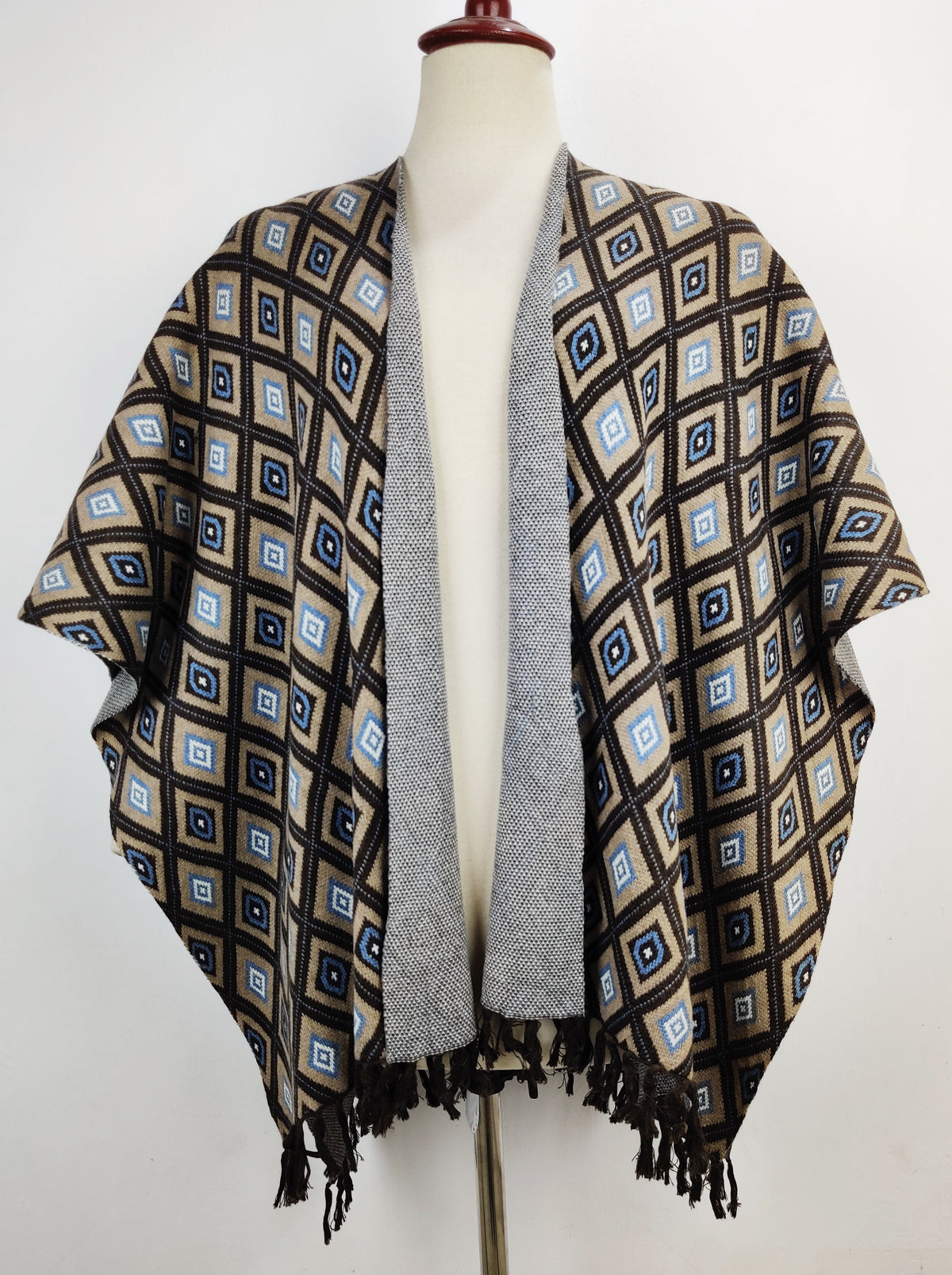 Buy online pre-used pre-loved 100% authentic & Original branded Unknown Brand (CS-1697) available in Pakistan. Top international brands avilable.