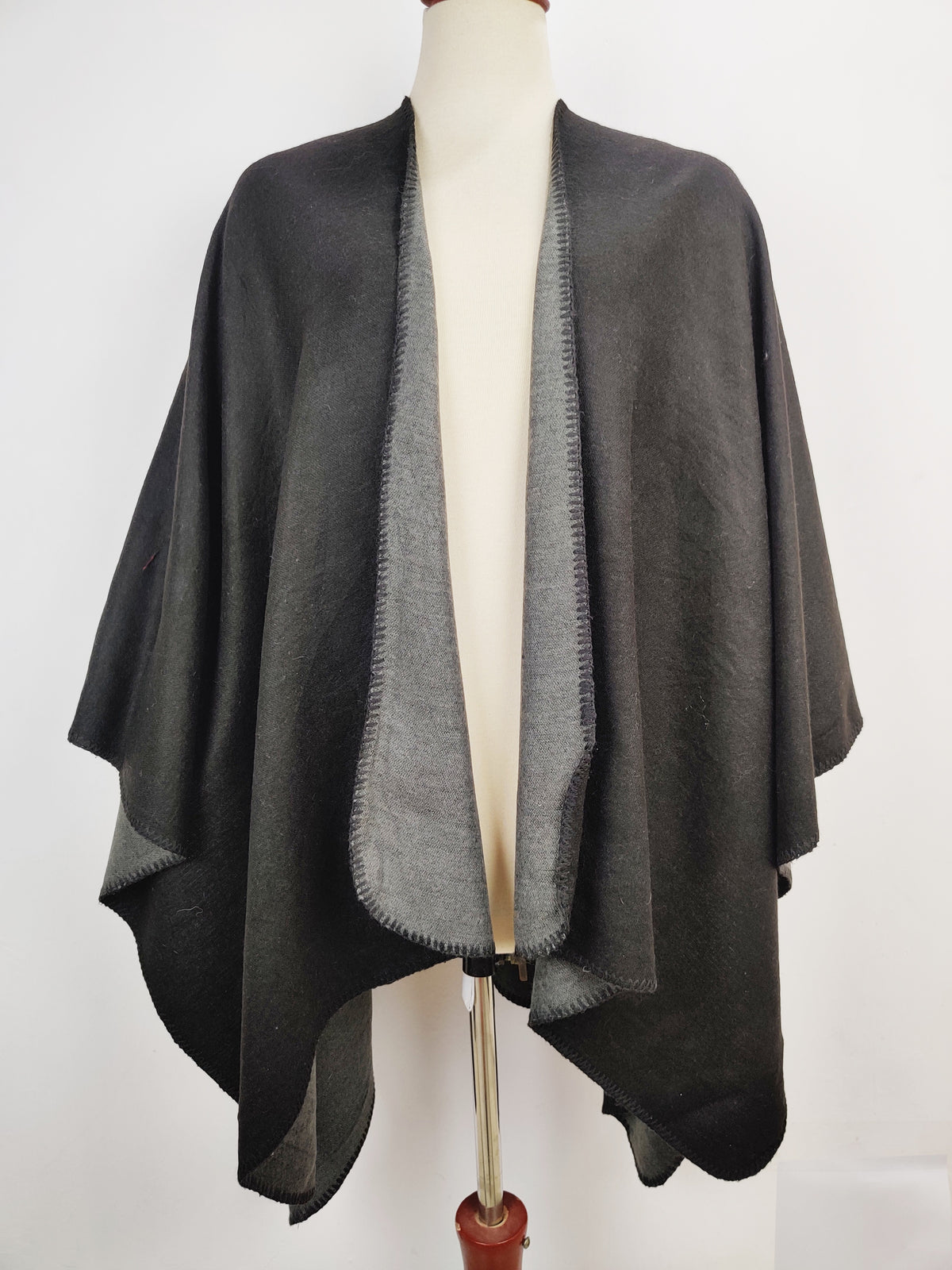 Buy online pre-used pre-loved 100% authentic & Original branded Unknown Brand (CS-1720) available in Pakistan. Top international brands avilable.