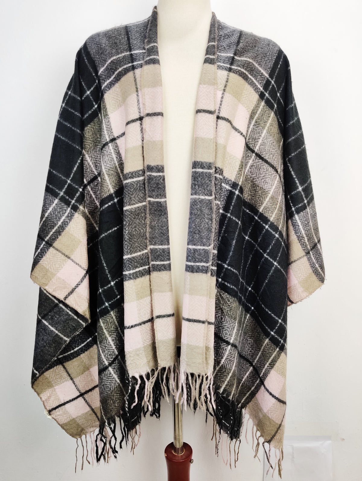 Buy online pre-used pre-loved 100% authentic & Original branded Unknown Brand (CS-1727) available in Pakistan. Top international brands avilable.
