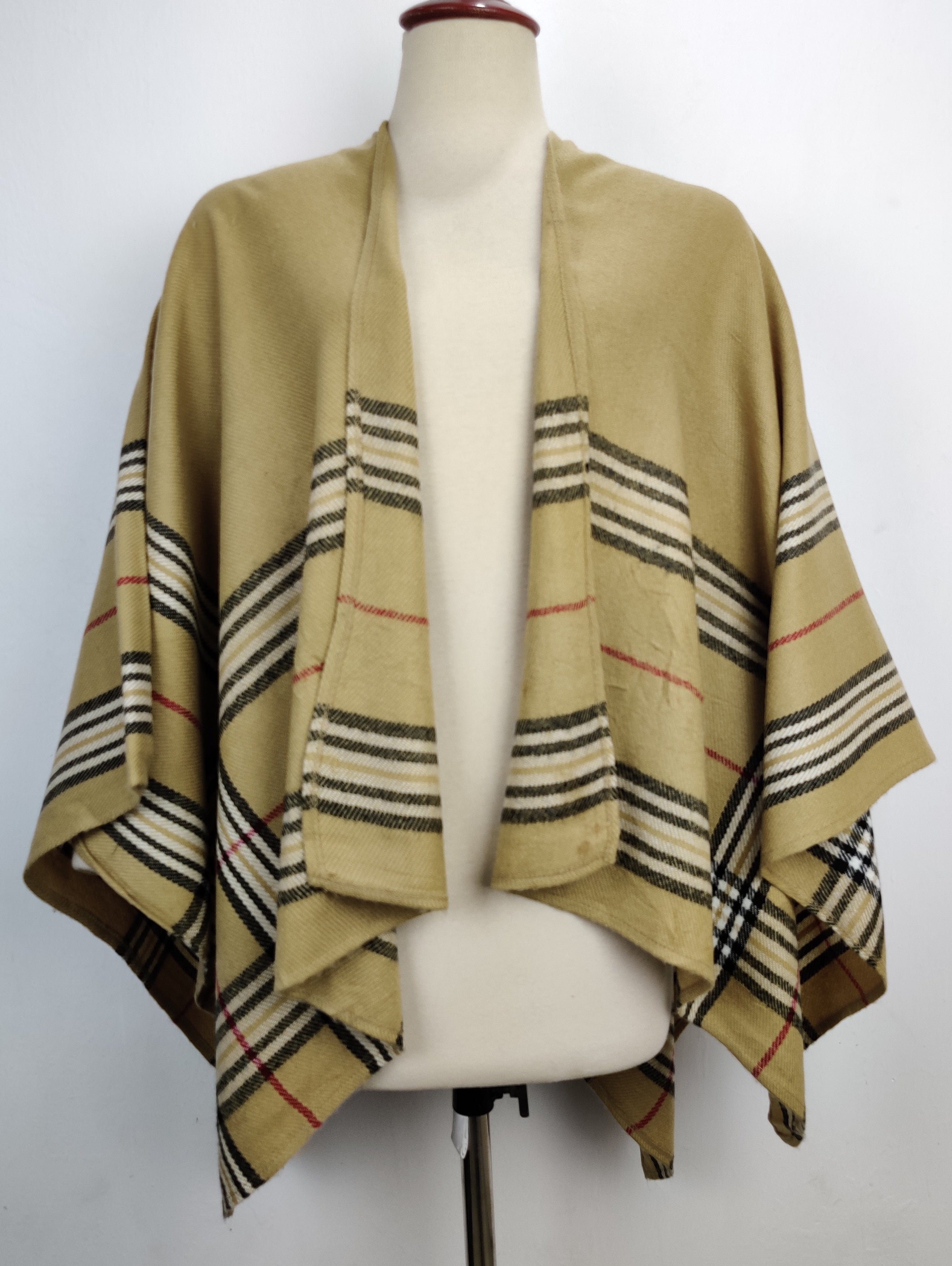 Buy online pre-used pre-loved 100% authentic & Original branded Unknown Brand (CS-1733) available in Pakistan. Top international brands avilable.