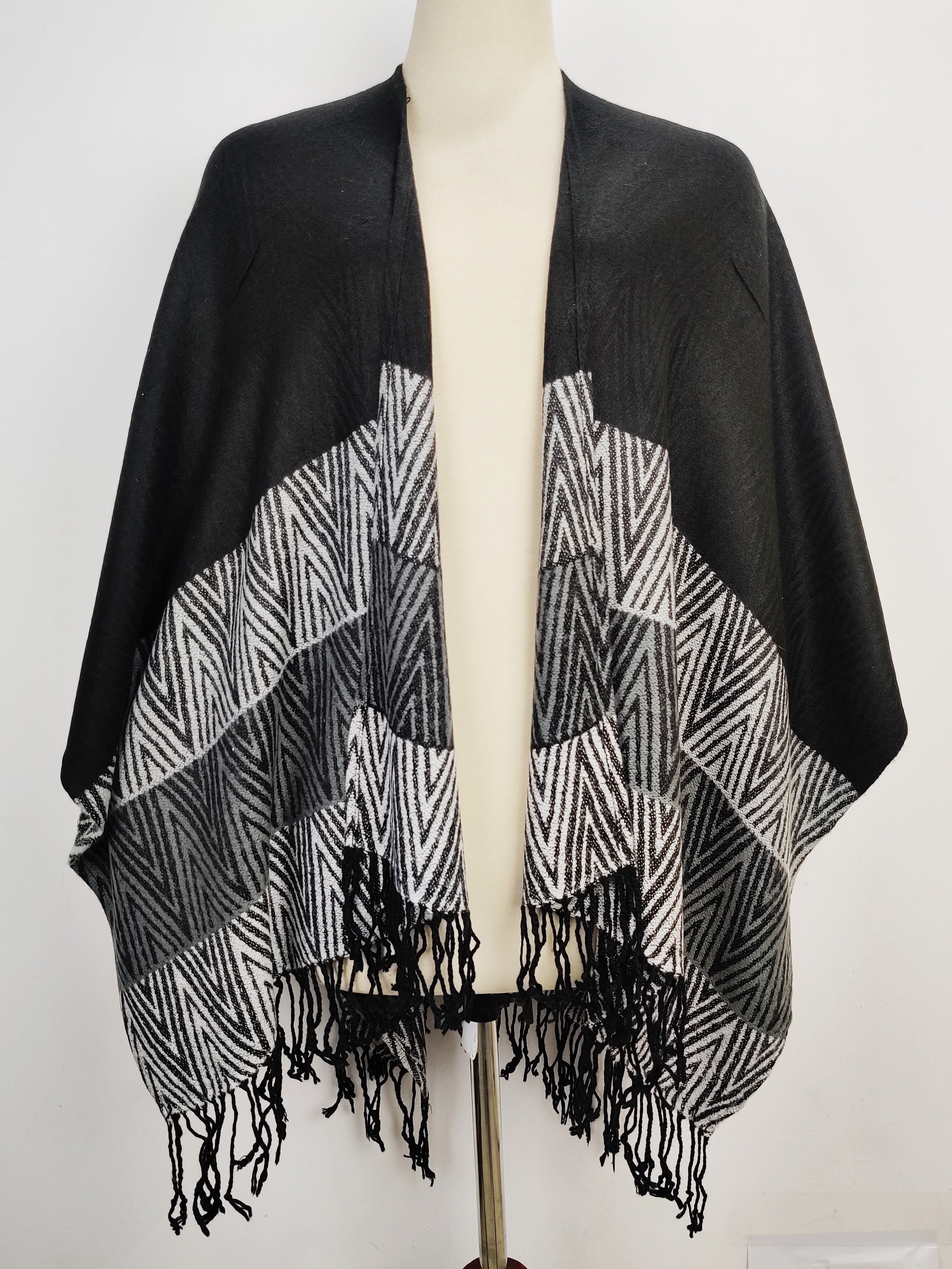 Buy online pre-used pre-loved 100% authentic & Original branded Talla Unica (CS-1739) available in Pakistan. Top international brands avilable.