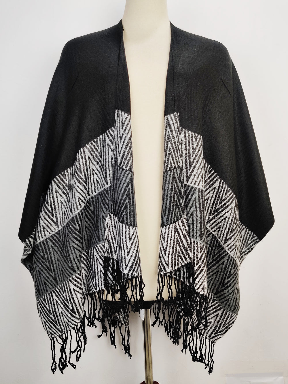 Buy online pre-used pre-loved 100% authentic & Original branded Talla Unica (CS-1739) available in Pakistan. Top international brands avilable.