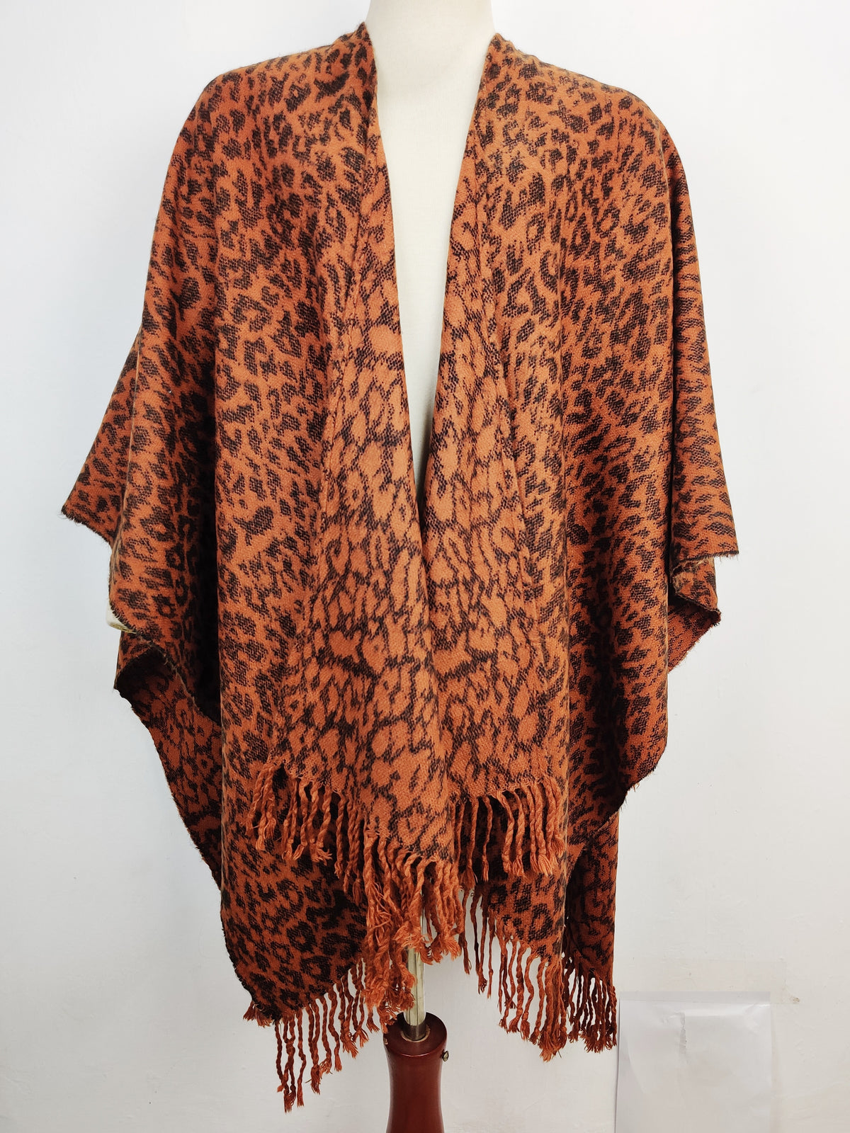 Buy online pre-used pre-loved 100% authentic & Original branded Unknown Brand (CS-1759) available in Pakistan. Top international brands avilable.