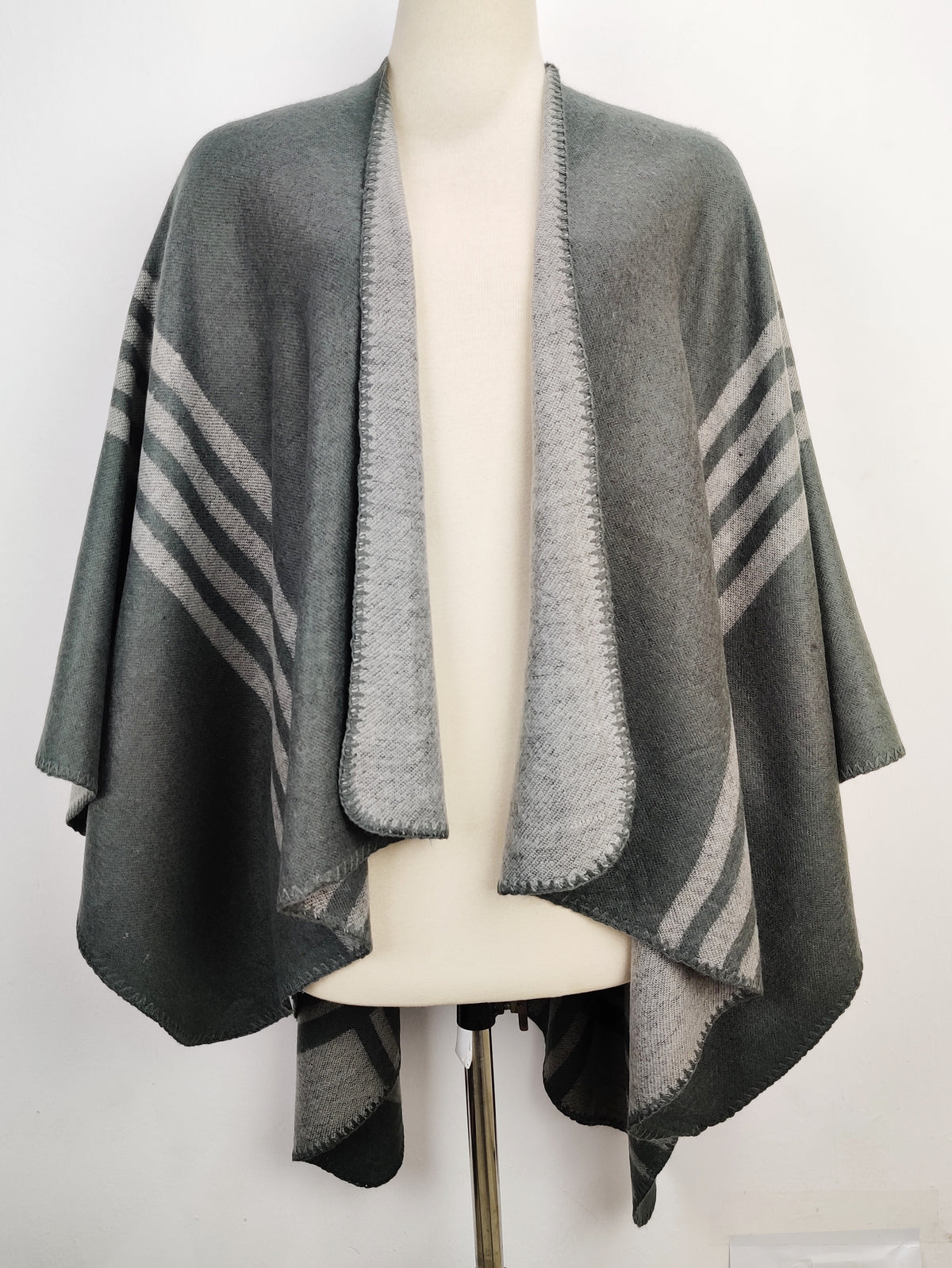 Buy online pre-used pre-loved 100% authentic & Original branded Unknown Brand (CS-1774) available in Pakistan. Top international brands avilable.