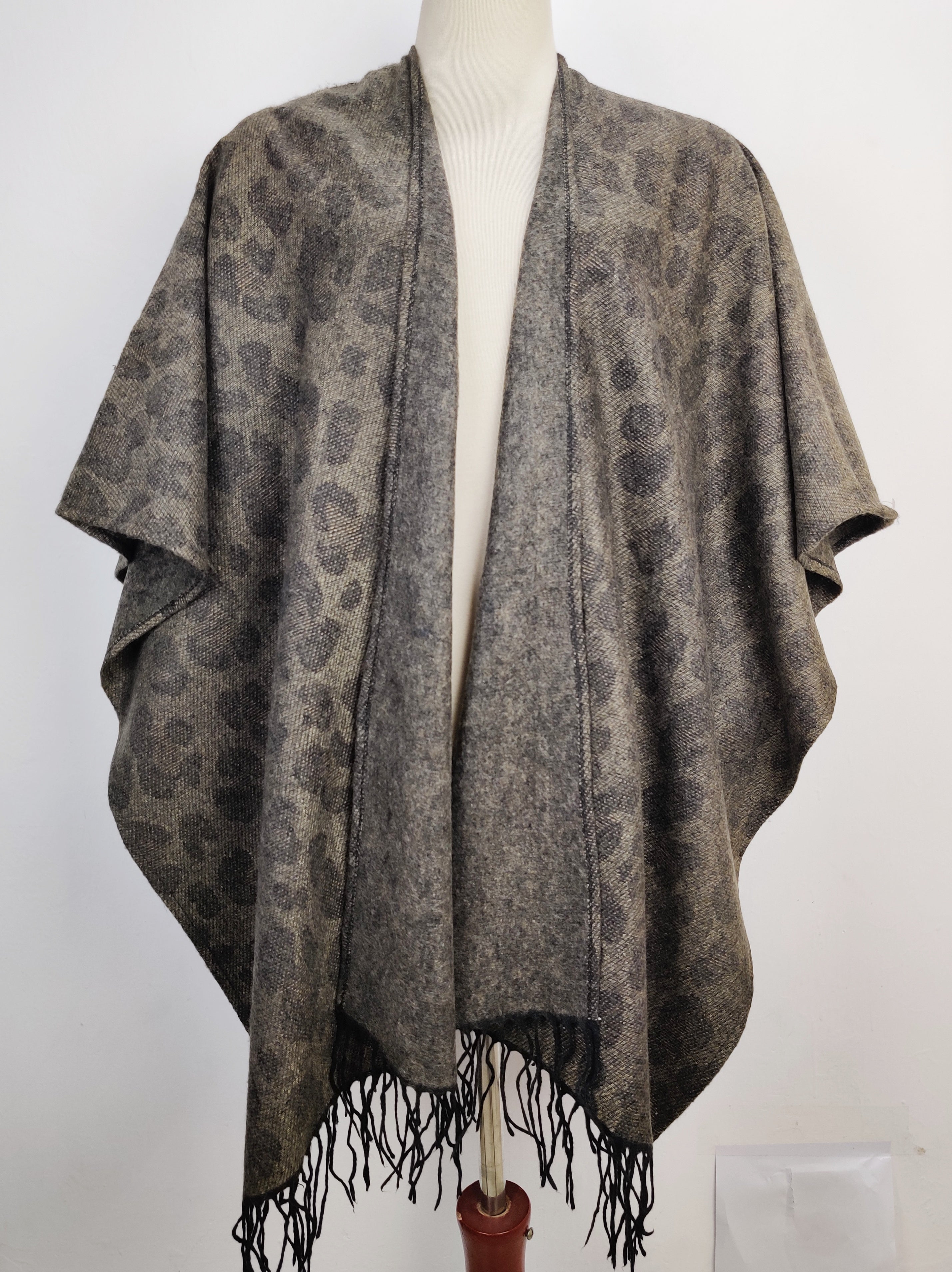 Buy online pre-used pre-loved 100% authentic & Original branded Wool Rich (CS-1791) available in Pakistan. Top international brands avilable.