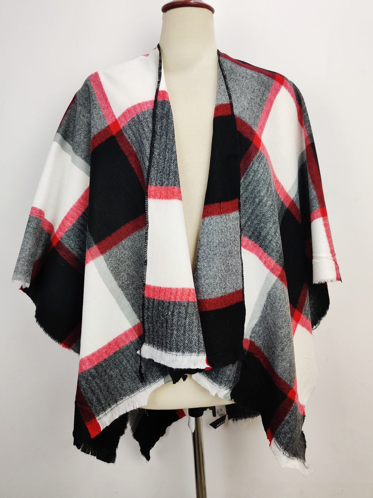 Buy online pre-used pre-loved 100% authentic & Original branded Ardene (CS-1813) available in Pakistan. Top international brands avilable.