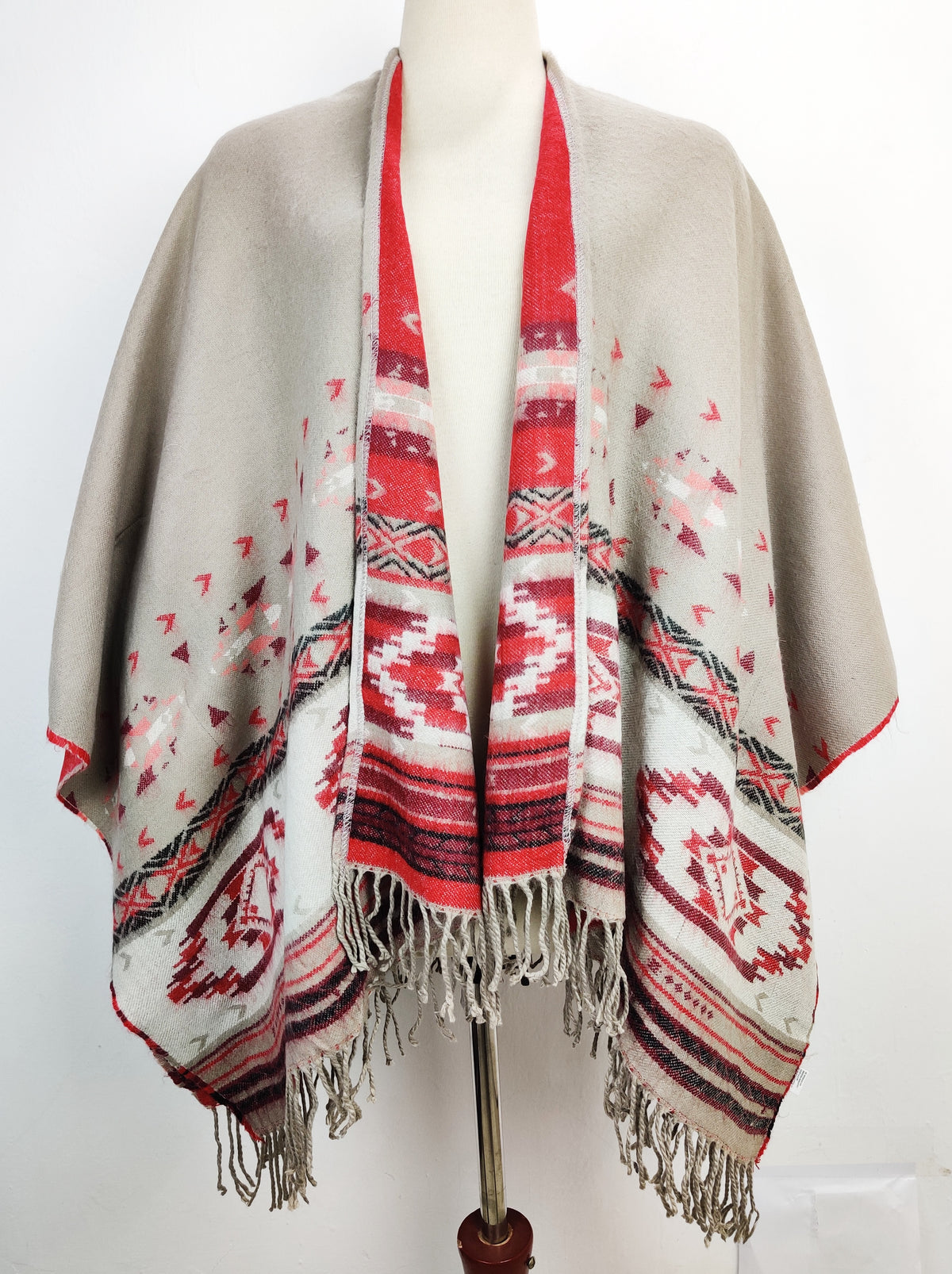 Buy online pre-used pre-loved 100% authentic & Original branded American Eagle Outfitters (CS-1842) available in Pakistan. Top international brands avilable.