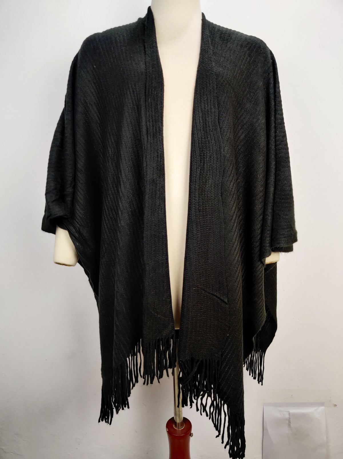 Buy online pre-used pre-loved 100% authentic & Original branded Unknown Brand (CS-1858) available in Pakistan. Top international brands avilable.