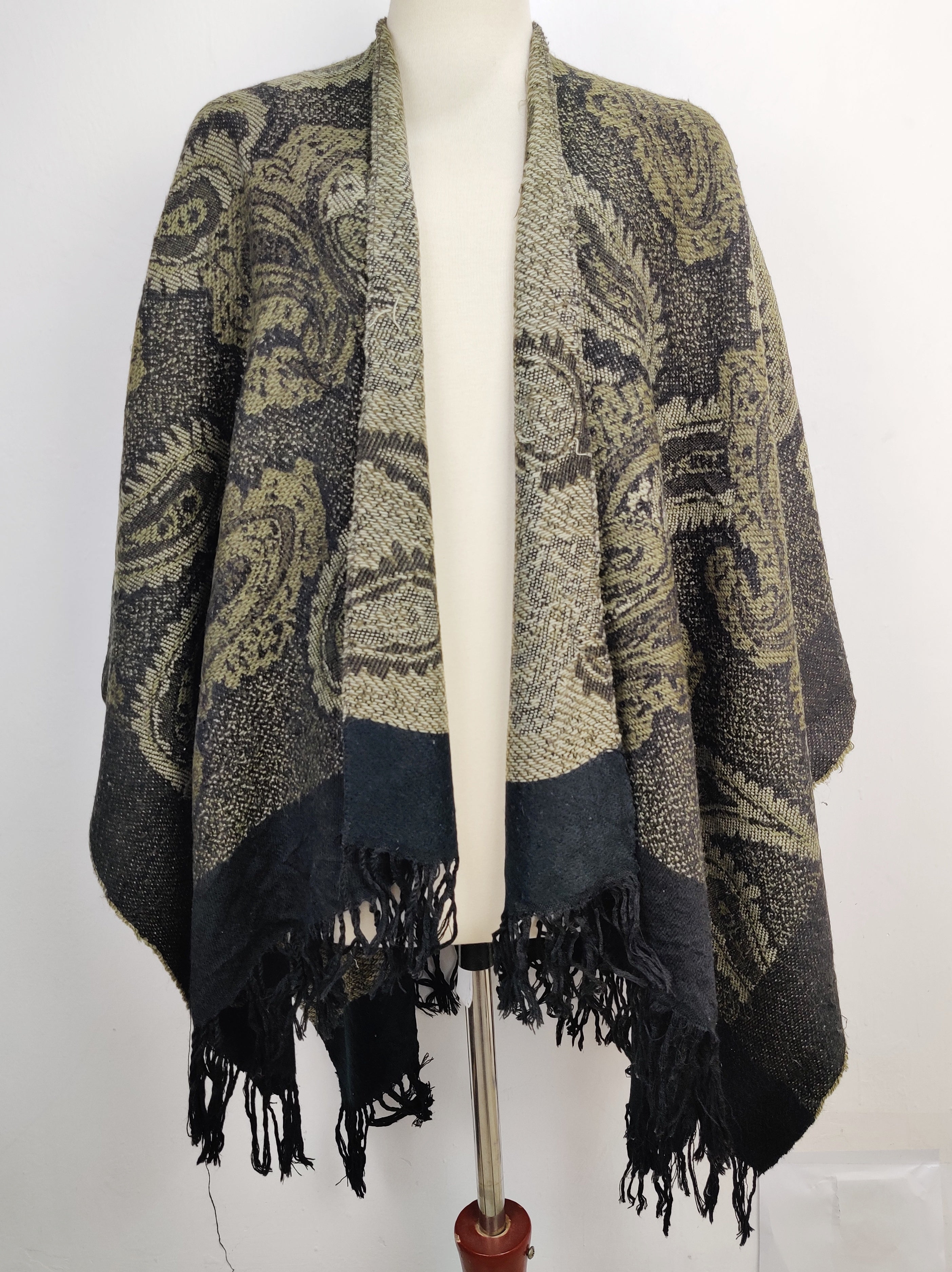 Buy online pre-used pre-loved 100% authentic & Original branded Unknown Brand (CS-1860) available in Pakistan. Top international brands avilable.