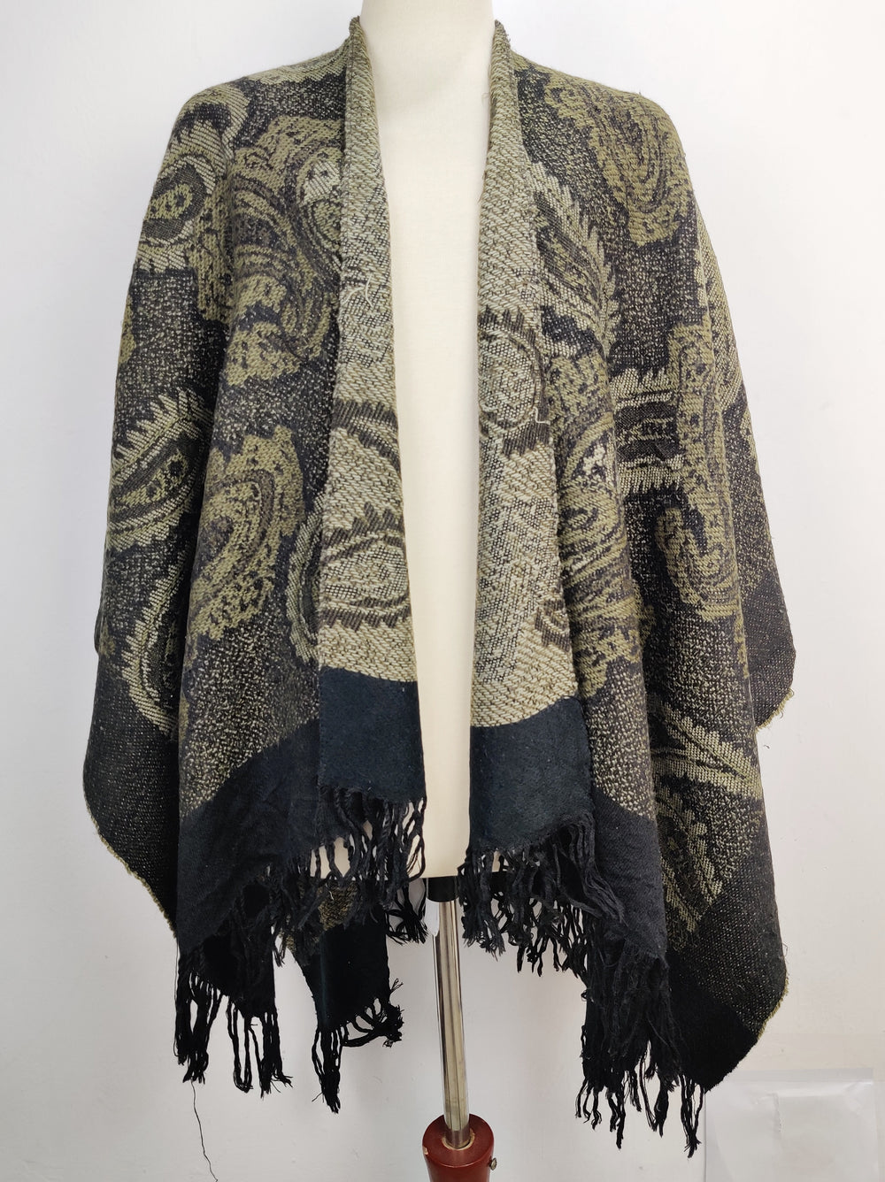 Buy online pre-used pre-loved 100% authentic & Original branded Unknown Brand (CS-1860) available in Pakistan. Top international brands avilable.