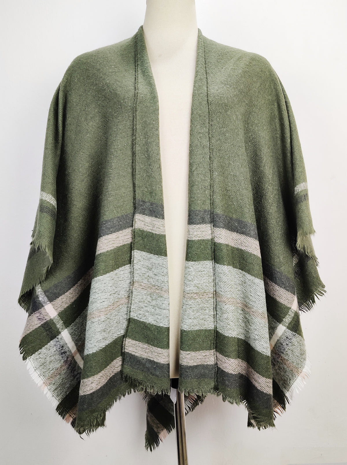 Buy online pre-used pre-loved 100% authentic & Original branded Unknown Brand (CS-1863) available in Pakistan. Top international brands avilable.