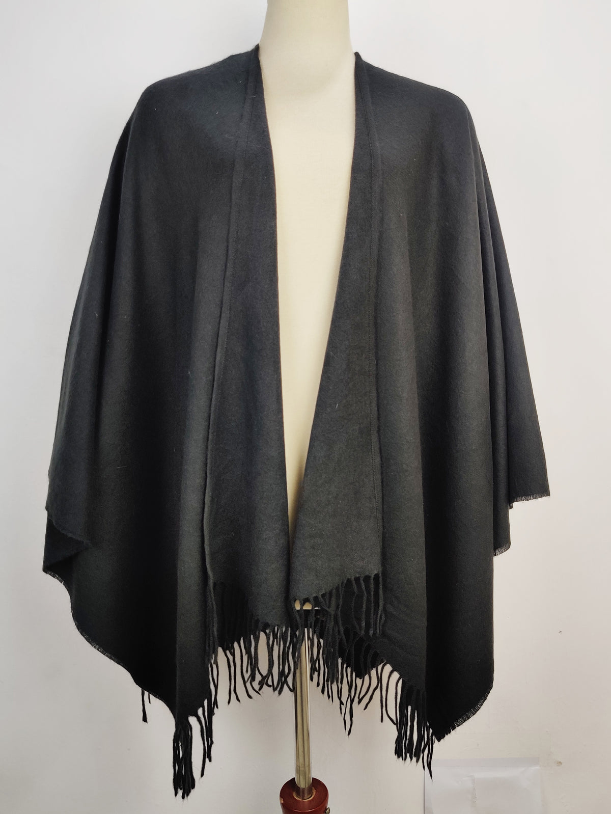 Buy online pre-used pre-loved 100% authentic & Original branded Unknown Brand (CS-1900) available in Pakistan. Top international brands avilable.