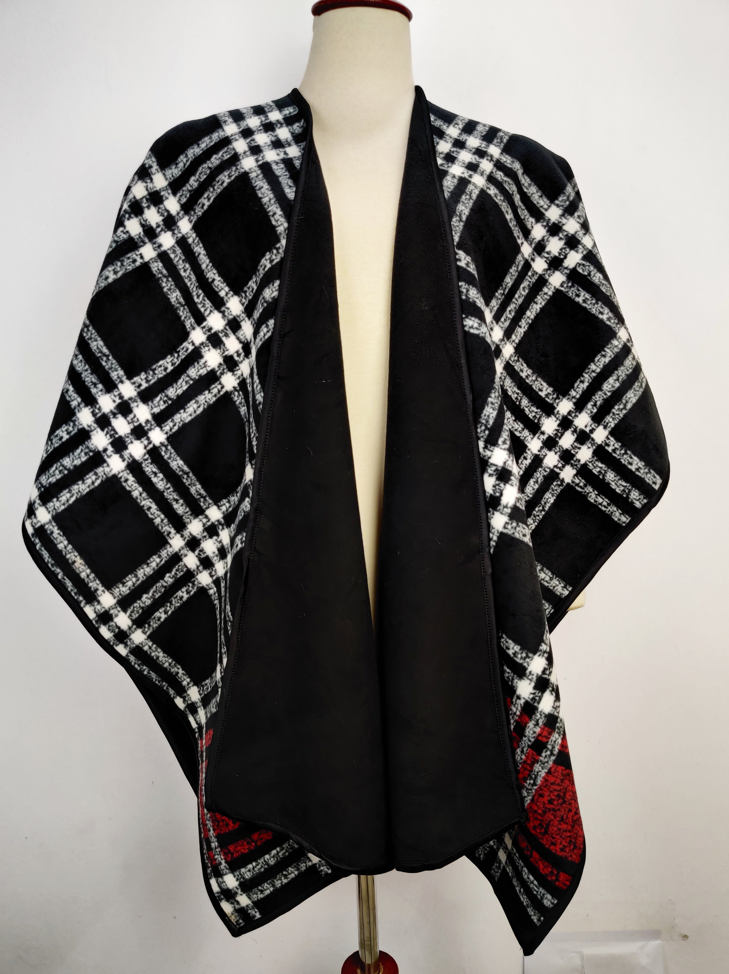 Buy online pre-used pre-loved 100% authentic & Original branded Ike Behar (CS-1923) available in Pakistan. Top international brands avilable.