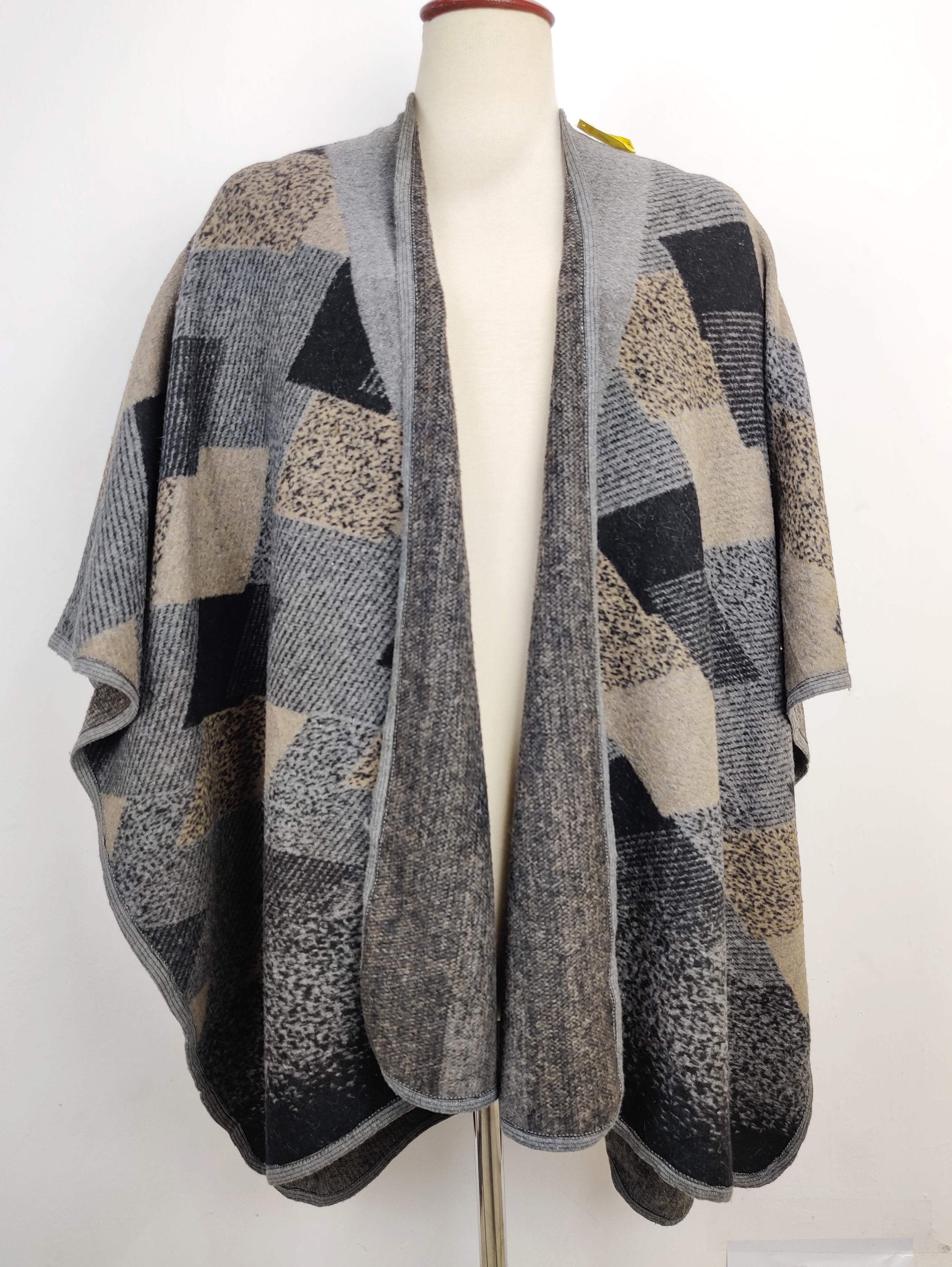 Buy online pre-used pre-loved 100% authentic & Original branded Unknown Brand (CS-1963) available in Pakistan. Top international brands avilable.