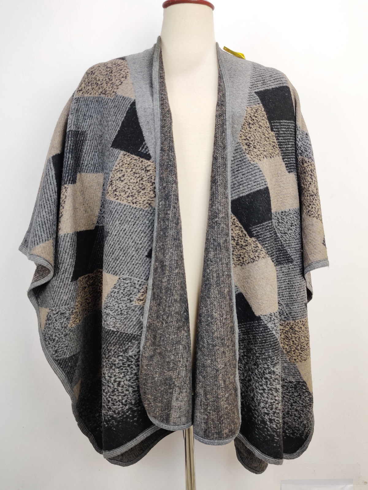Buy online pre-used pre-loved 100% authentic & Original branded Unknown Brand (CS-1963) available in Pakistan. Top international brands avilable.