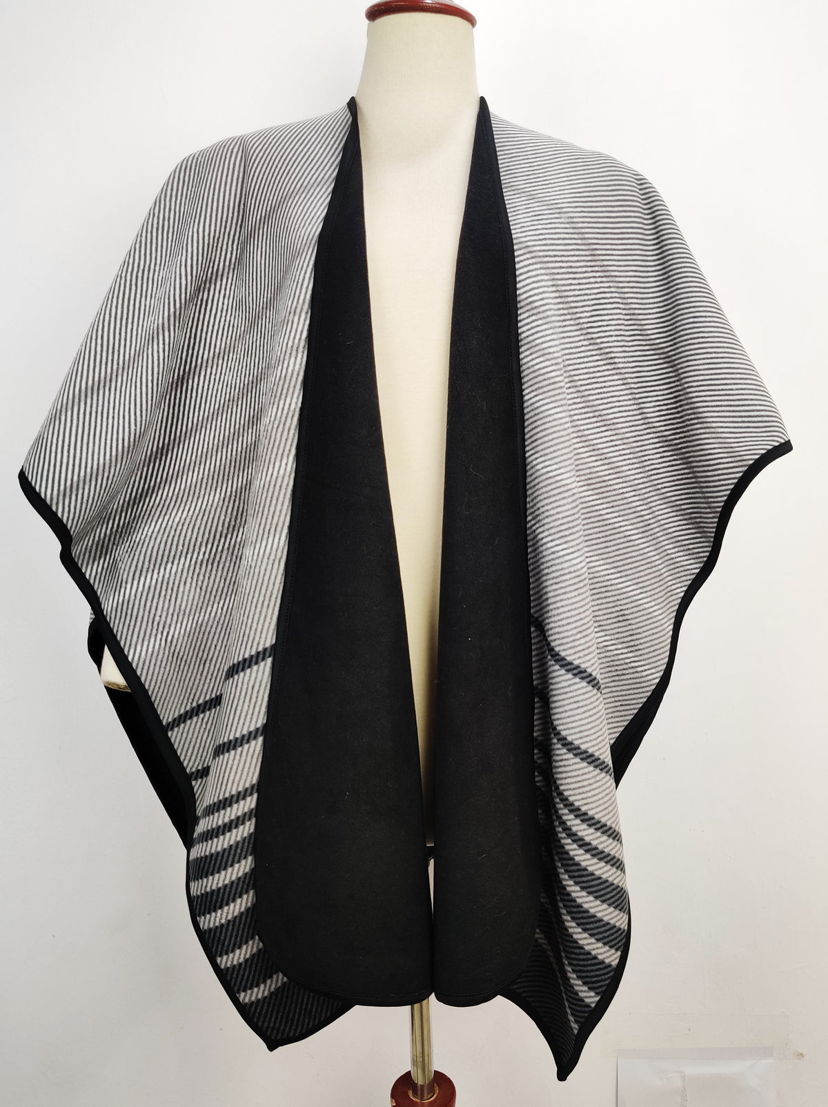 Buy online pre-used pre-loved 100% authentic & Original branded Ike Behar (CS-1970) available in Pakistan. Top international brands avilable.