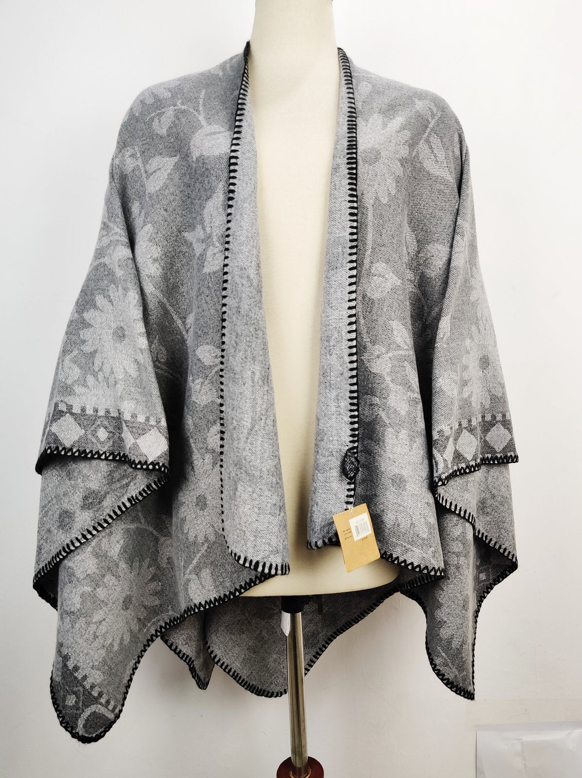 Buy online pre-used pre-loved 100% authentic & Original branded Poncho Scarf (CS-2042) available in Pakistan. Top international brands avilable.
