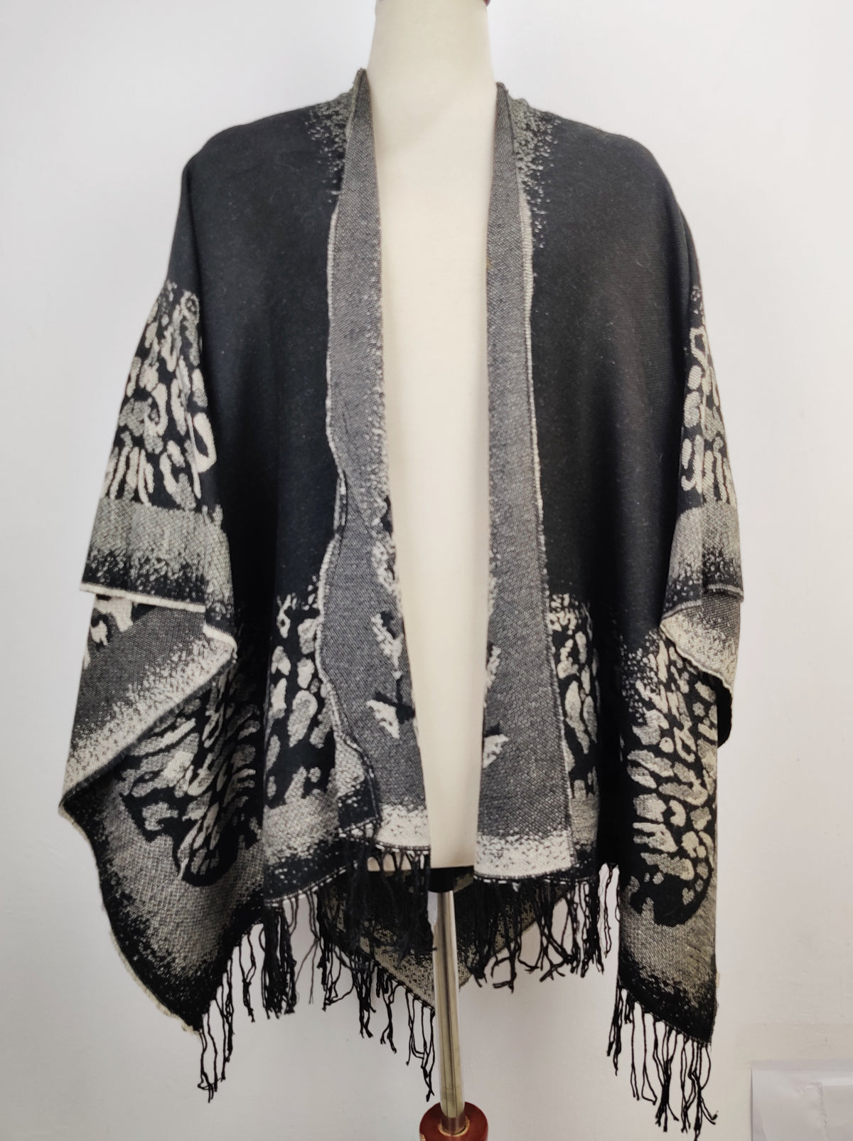 Buy online pre-used pre-loved 100% authentic & Original branded Unknown Brand (CS-2070) available in Pakistan. Top international brands avilable.