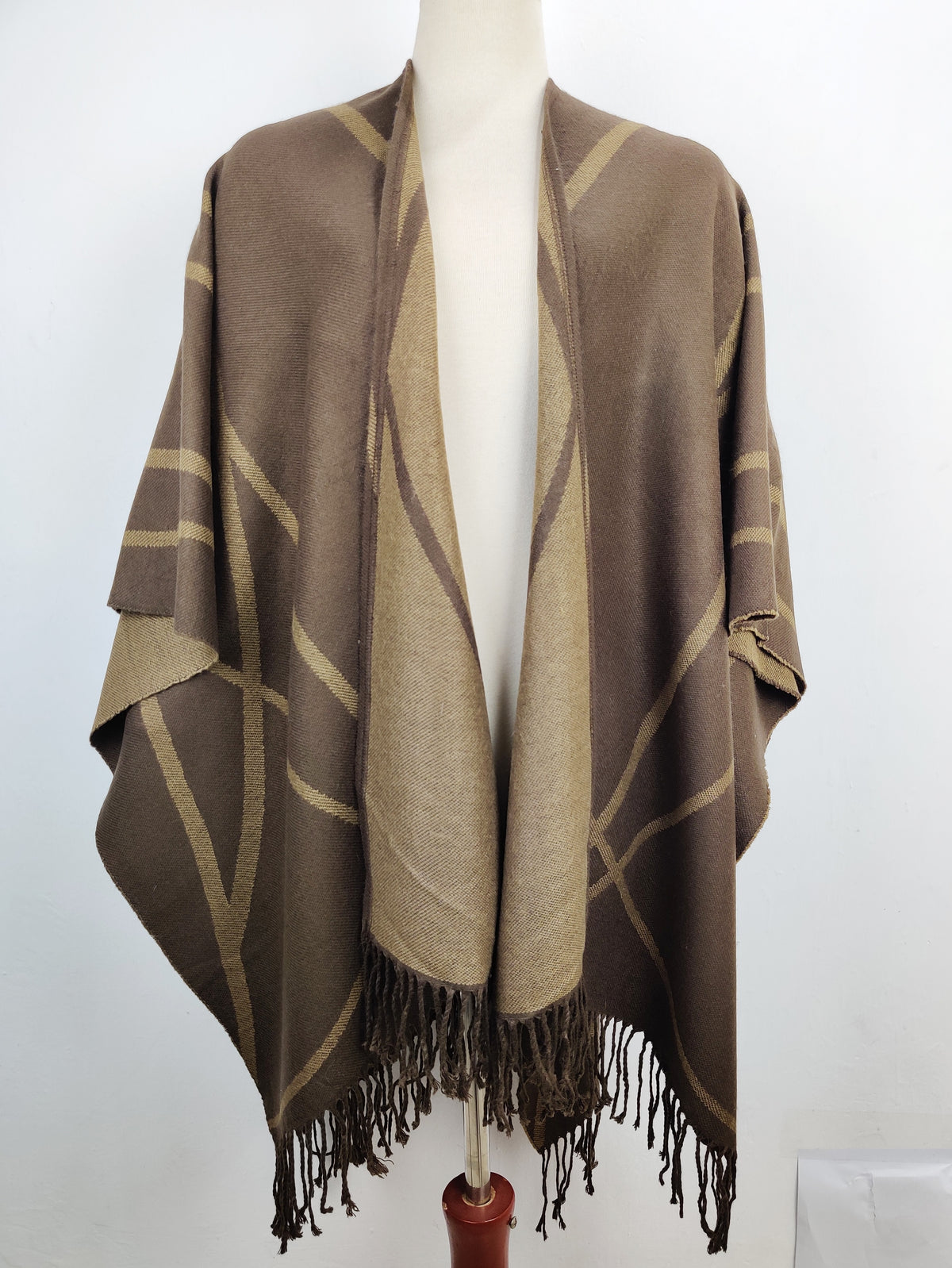 Buy online pre-used pre-loved 100% authentic & Original branded Unknown Brand (CS-2082) available in Pakistan. Top international brands avilable.